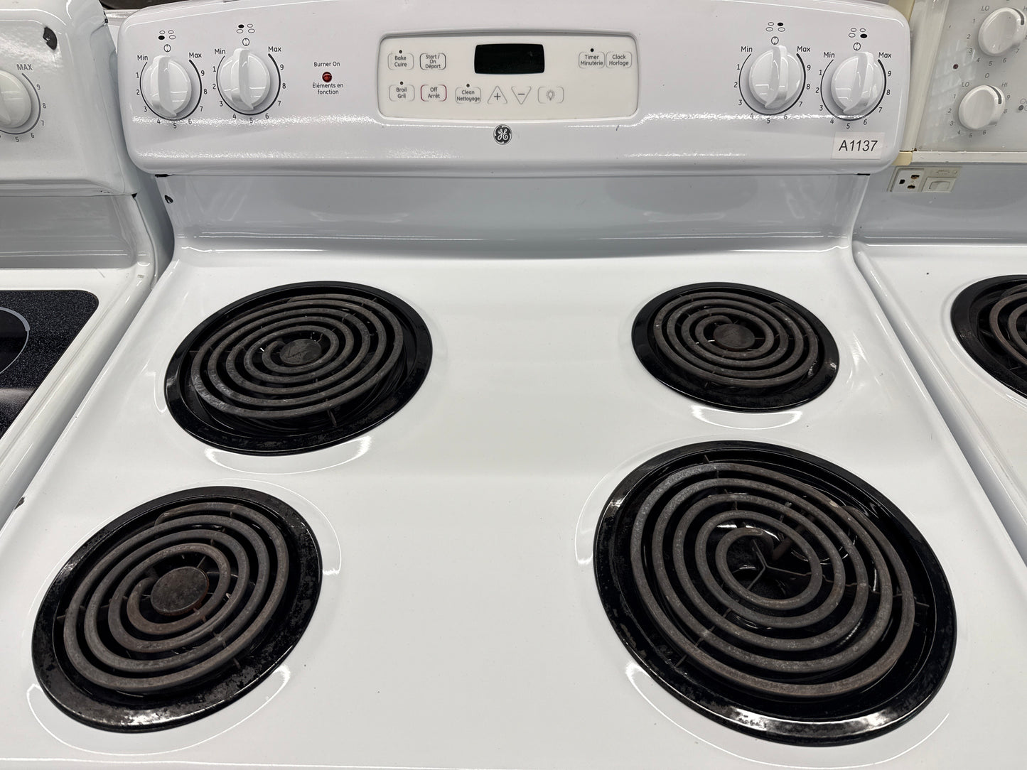 GE 30" Coil Top Range JCBP24D
