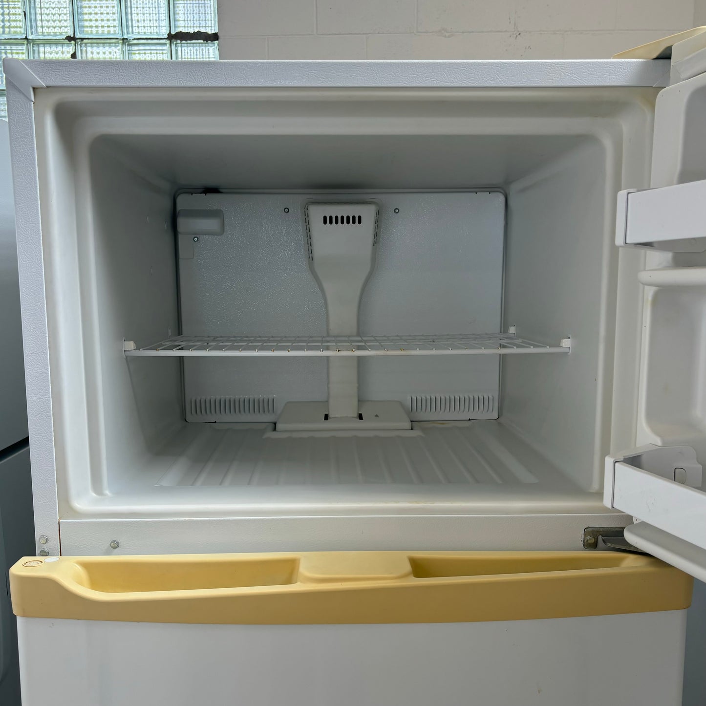 WHIRLPOOL 30’’ TOP FREEZER REFRIGERATOR