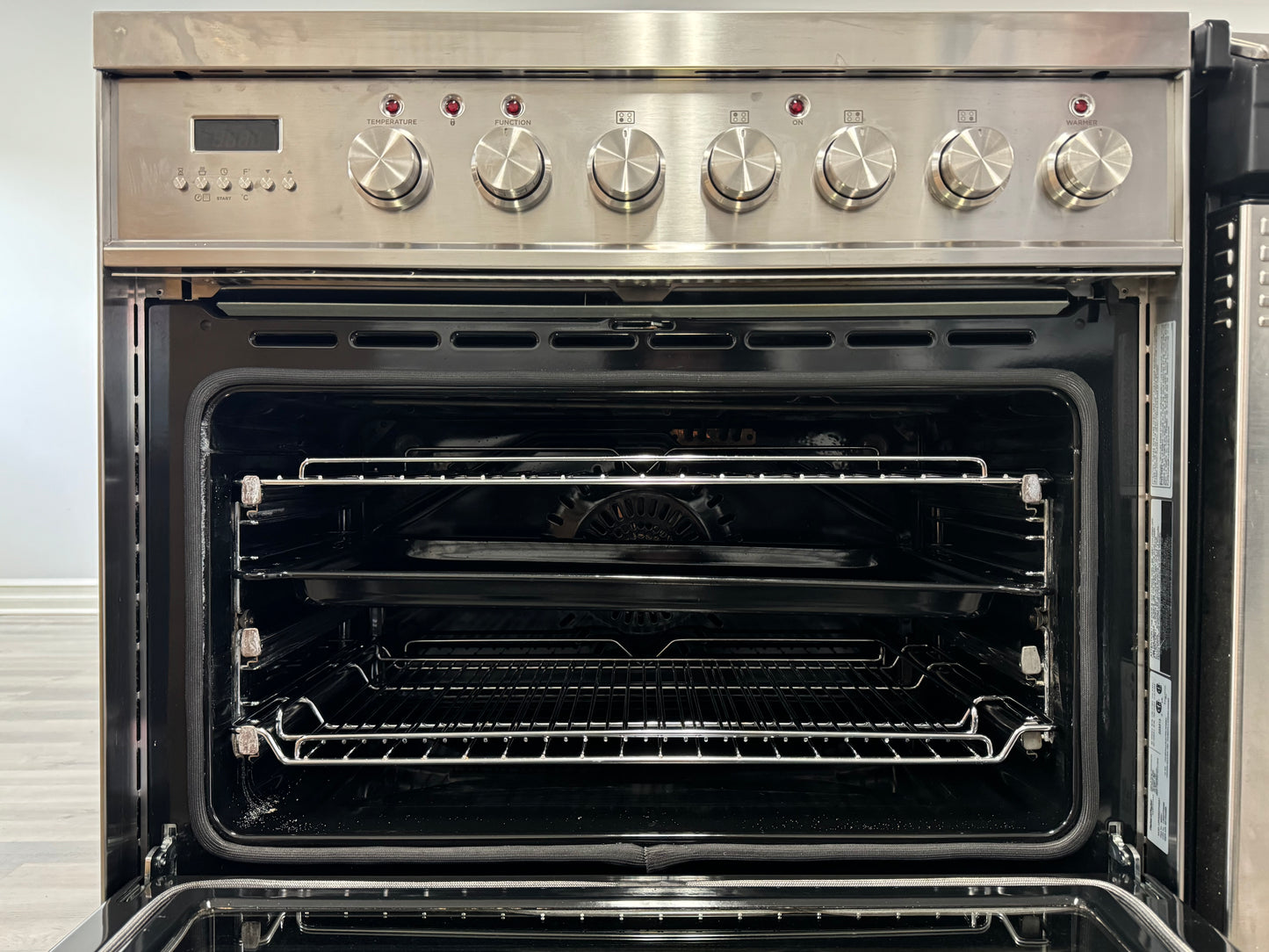 OPEN BOX - Fisher & Paykel Slide-In Induction Range - OR30SDPWSX1