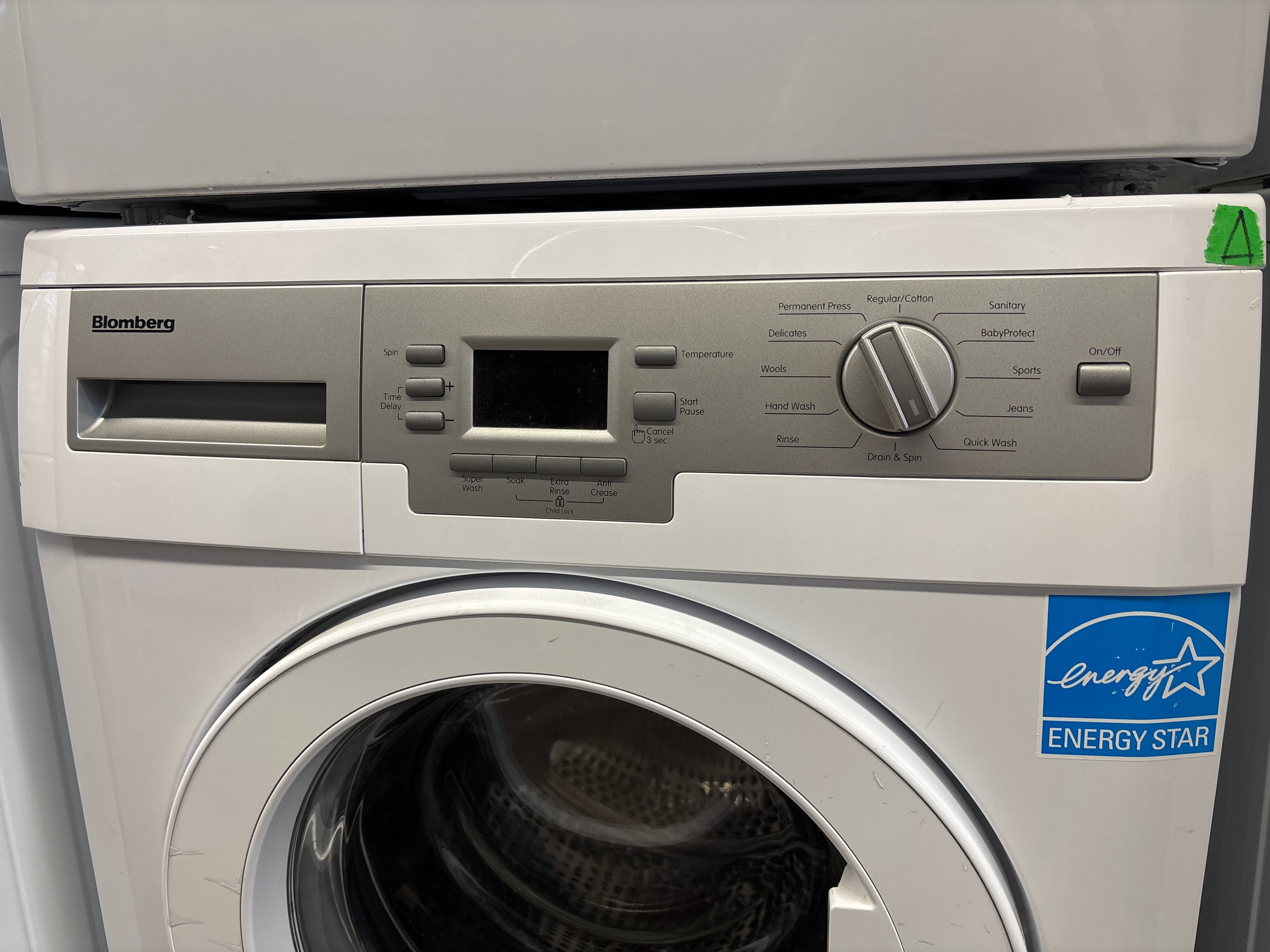 Blomberg 24” Front Load Washer & Dryer Set (EM77110NBL01 & DV17542)
