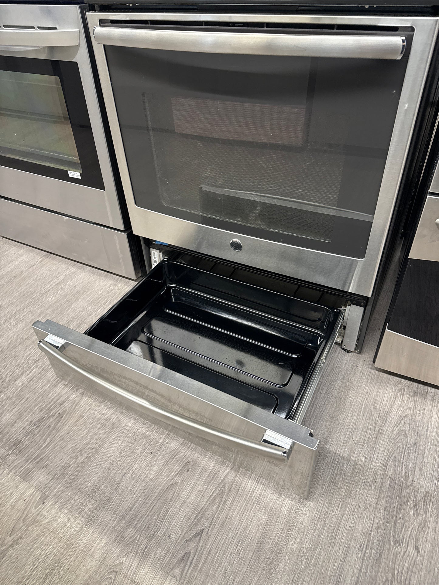 GE 30" Glass Top Induction Range- PHB920SF1SS