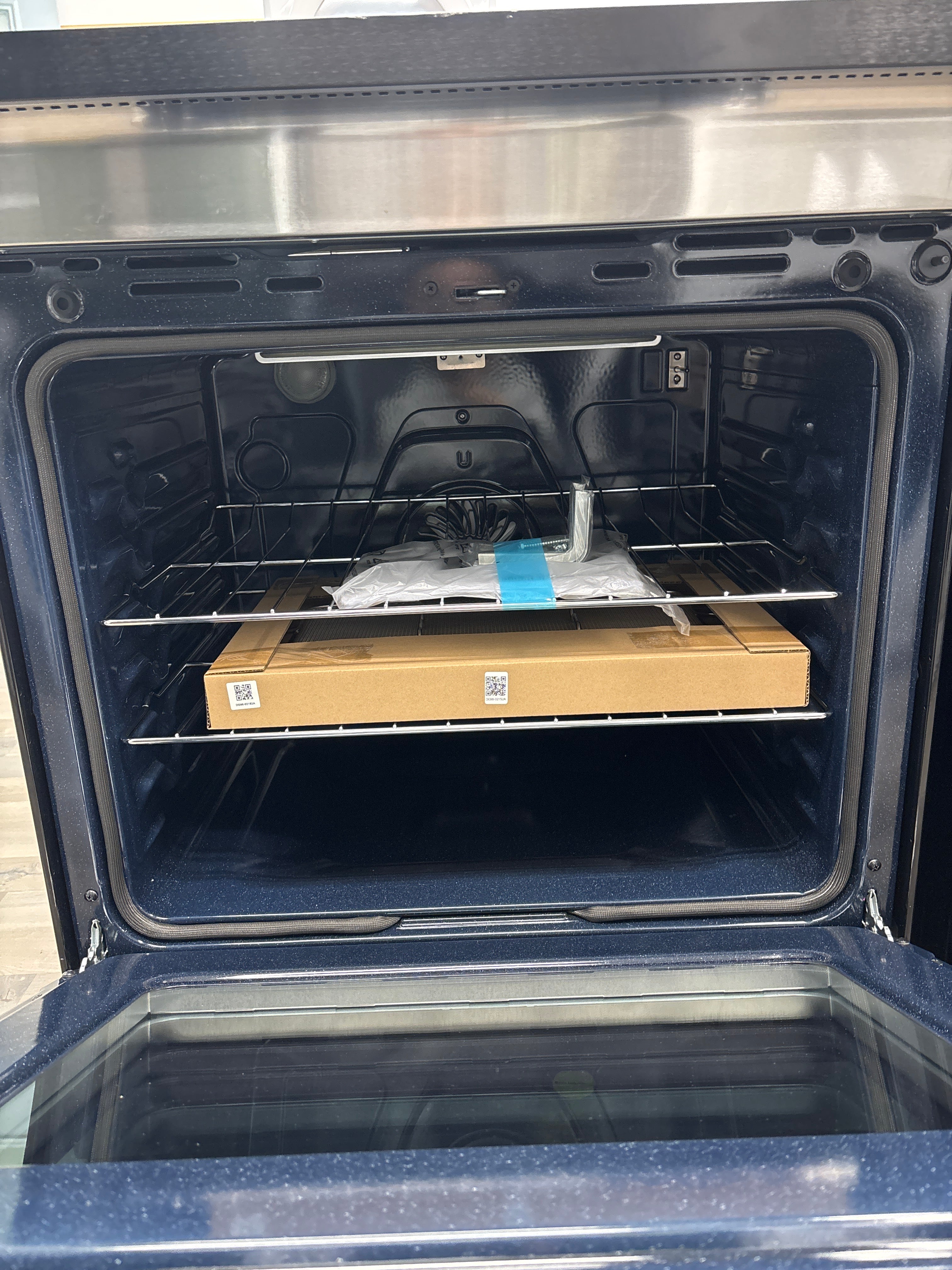 OPEN BOX - SAMSUNG 30” Slide in induction range - NSI6DG9500SRAC