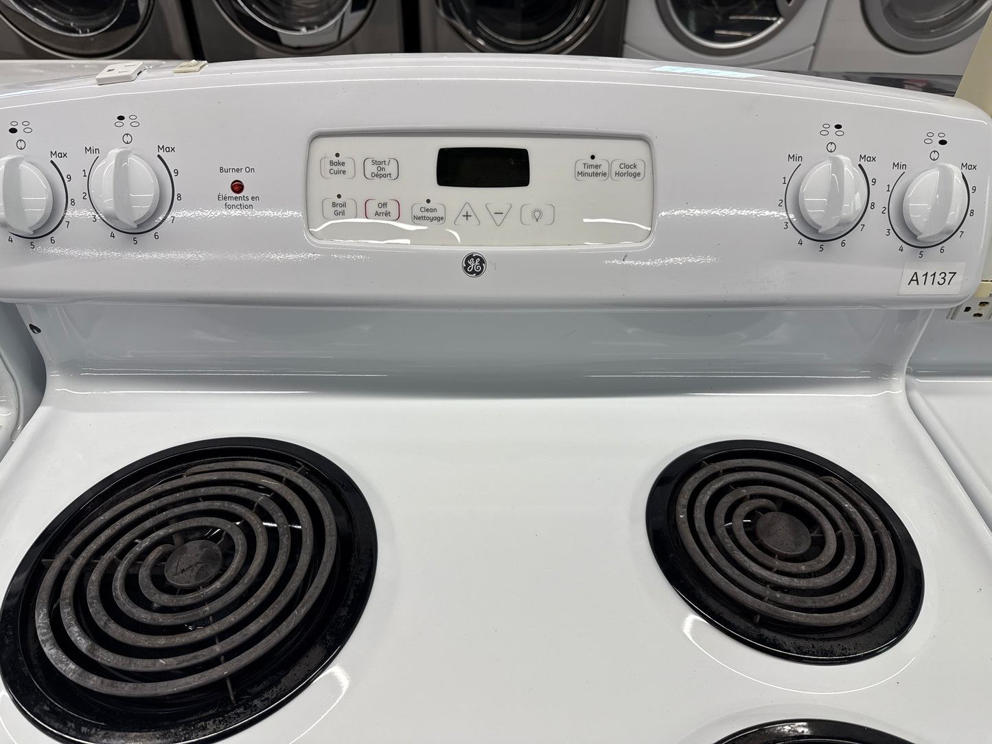 GE 30" Coil Top Range JCBP24D