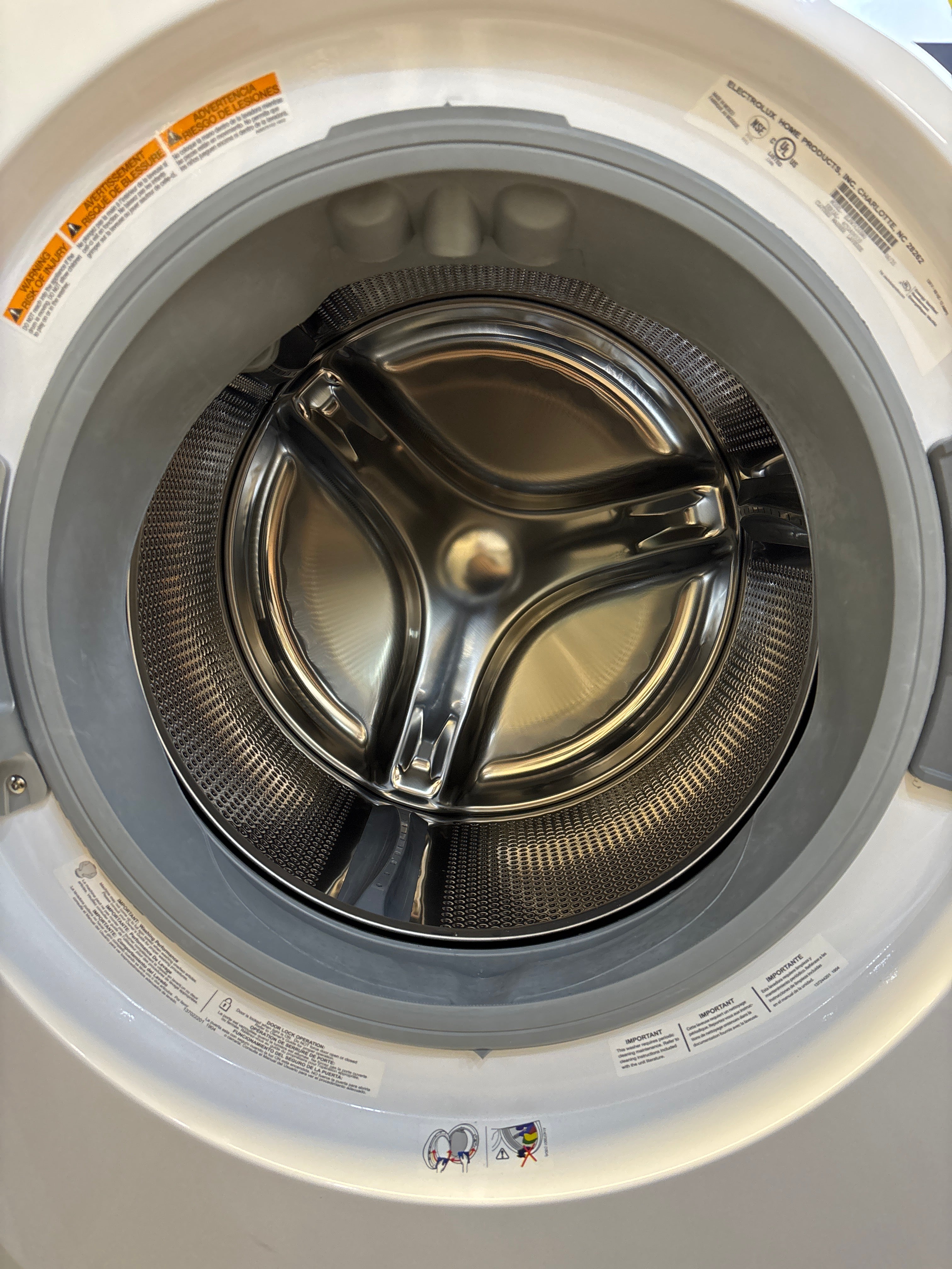 OPEN BOX - ELECTROLUX 27” Front load washer - ELFW7626BW0