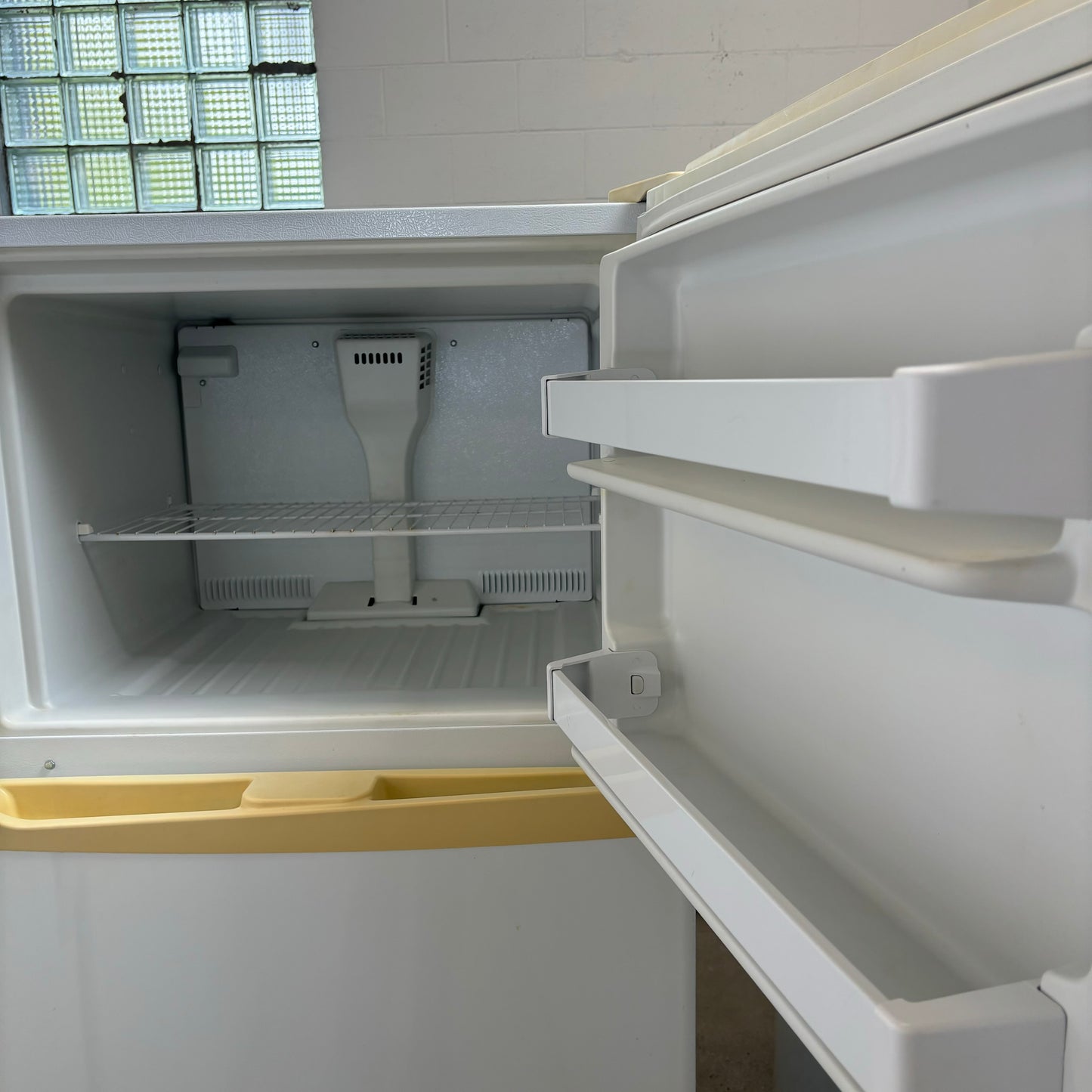 WHIRLPOOL 30’’ TOP FREEZER REFRIGERATOR