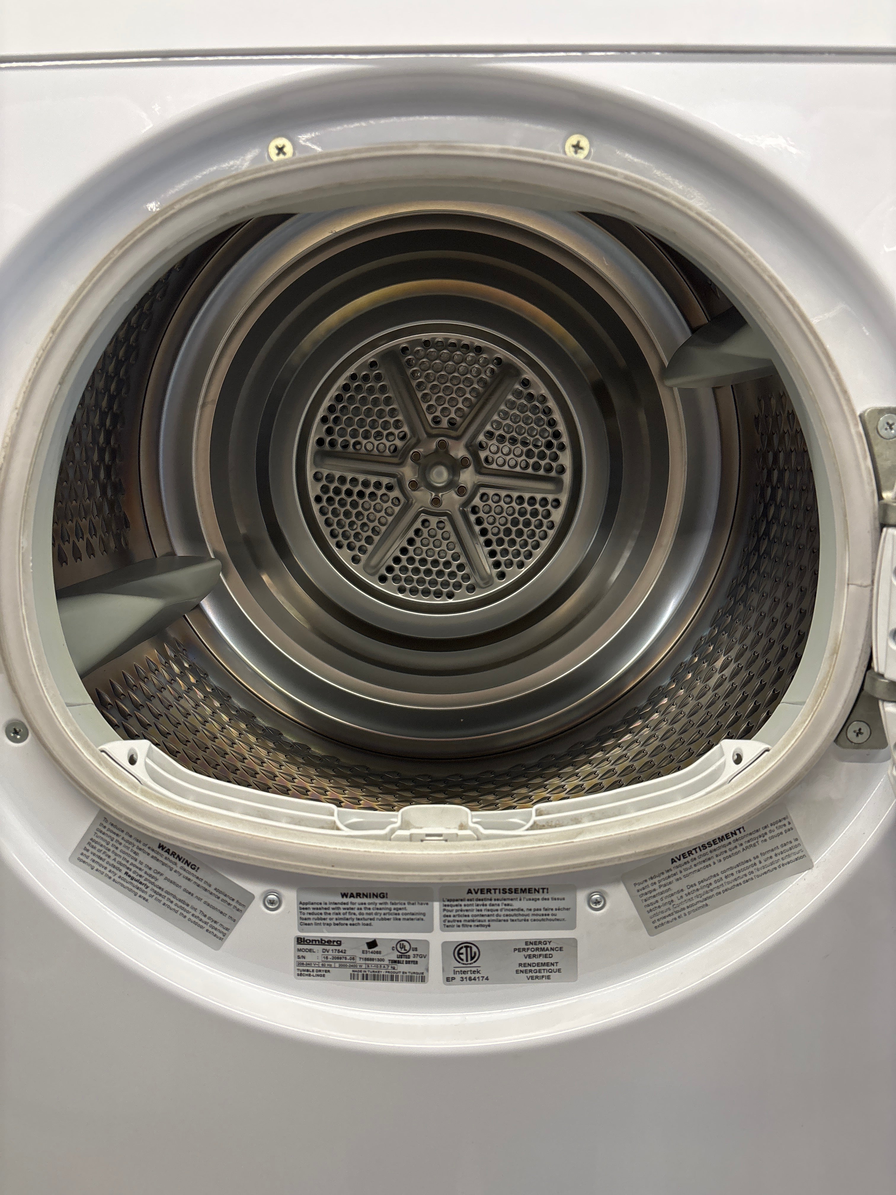 Blomberg 24” Front Load Washer & Dryer Set (EM77110NBL01 & DV17542)