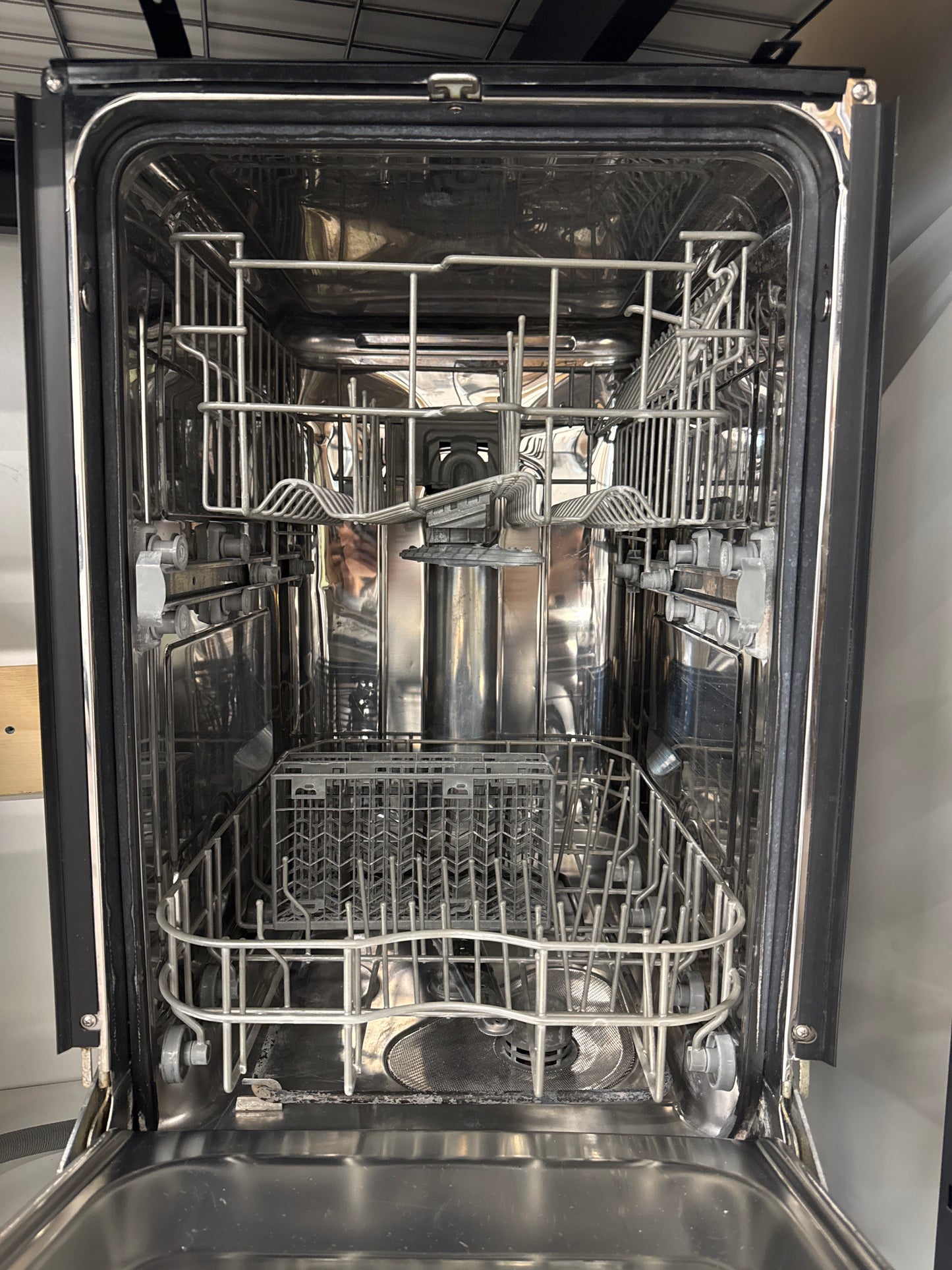 Whirlpool 18" Stainless Steel Dishwasher WDF518SAFM