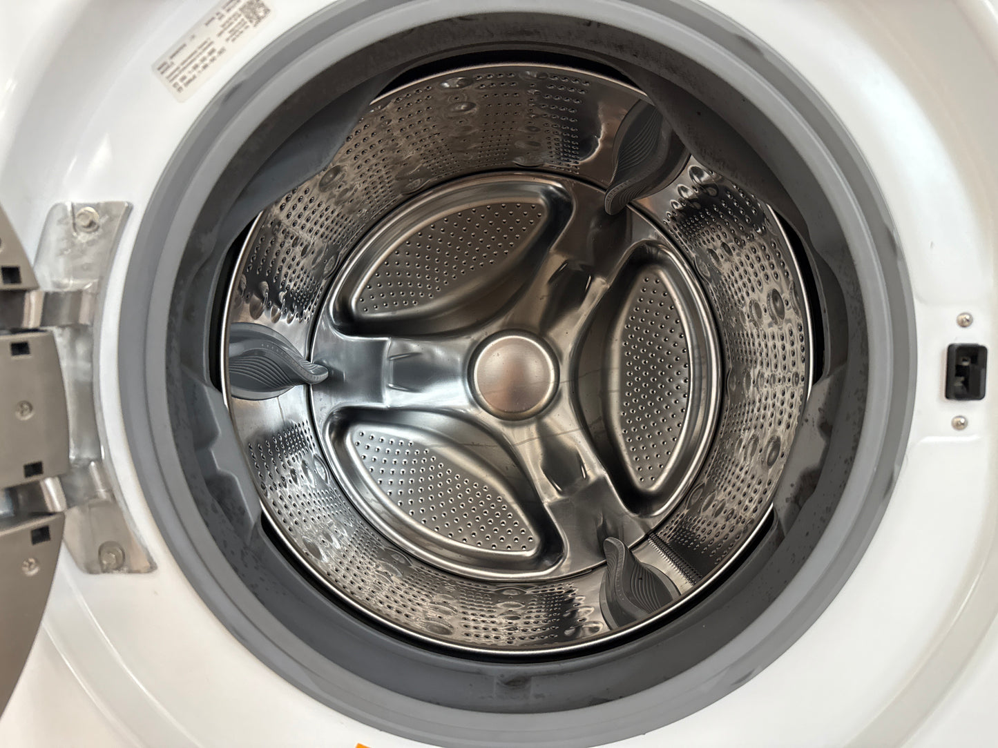LG 27” Front Load Washer-WM3505CW/01