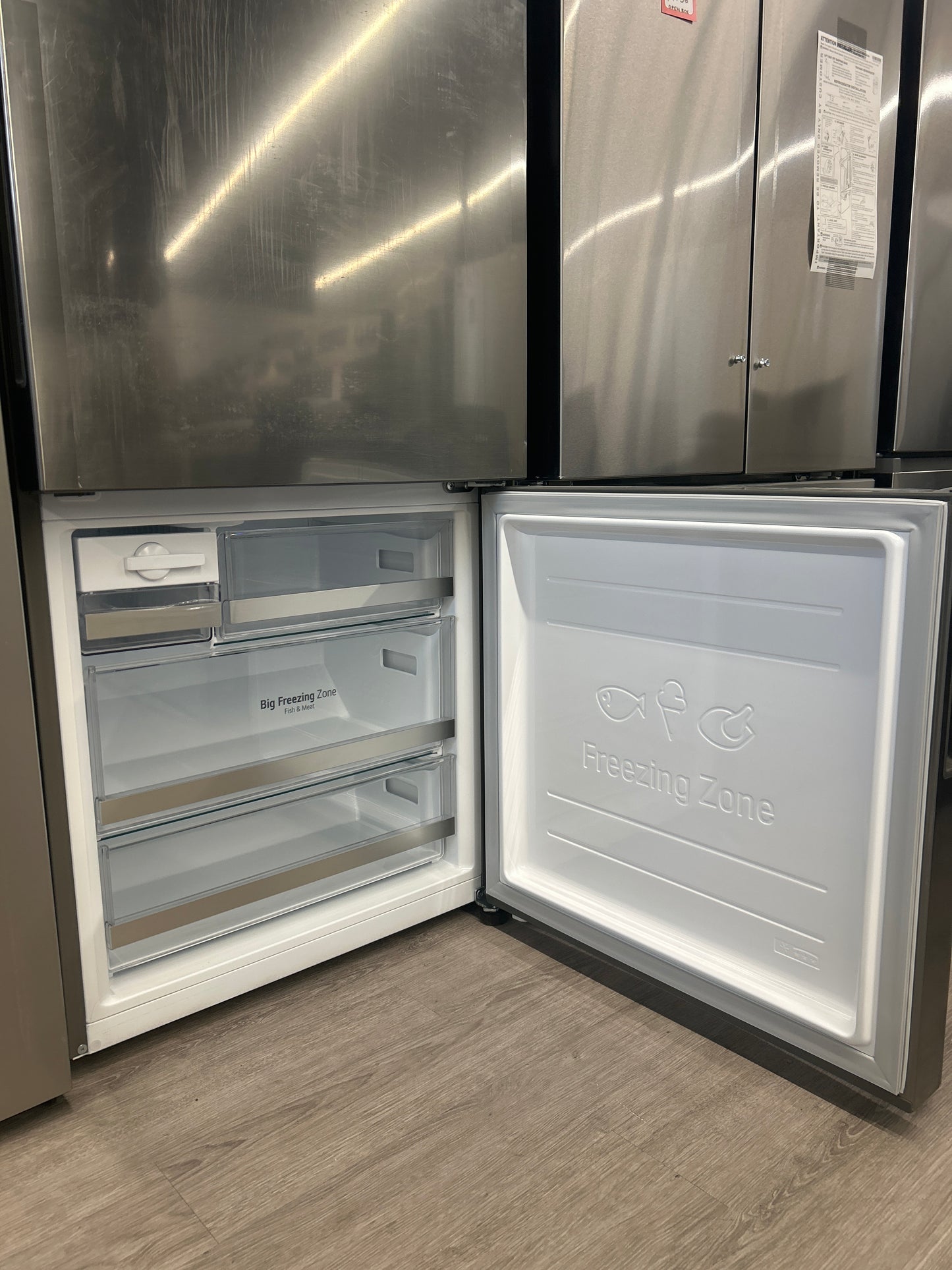 OPEN BOX - LG 28” Counter Depth Bottom Freezer Refrigerator - LBNC15251V /00