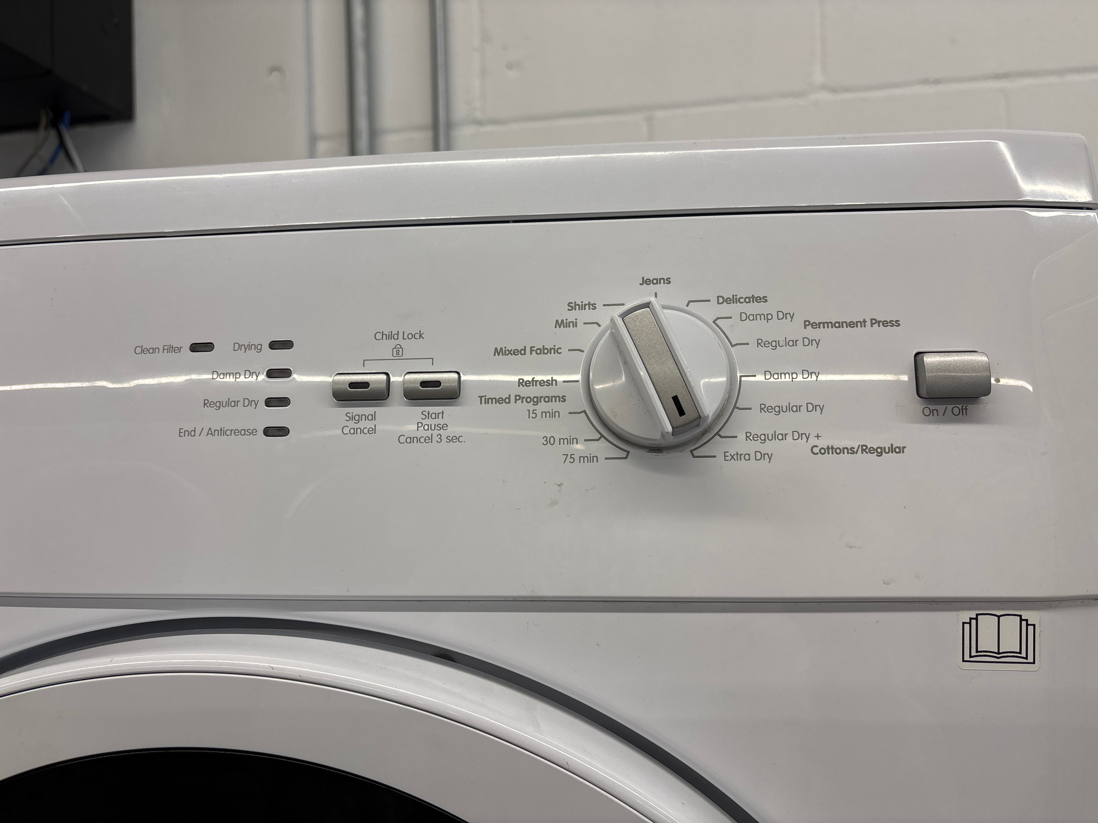 Blomberg 24” Front Load Washer & Dryer Set (EM77110NBL01 & DV17542)