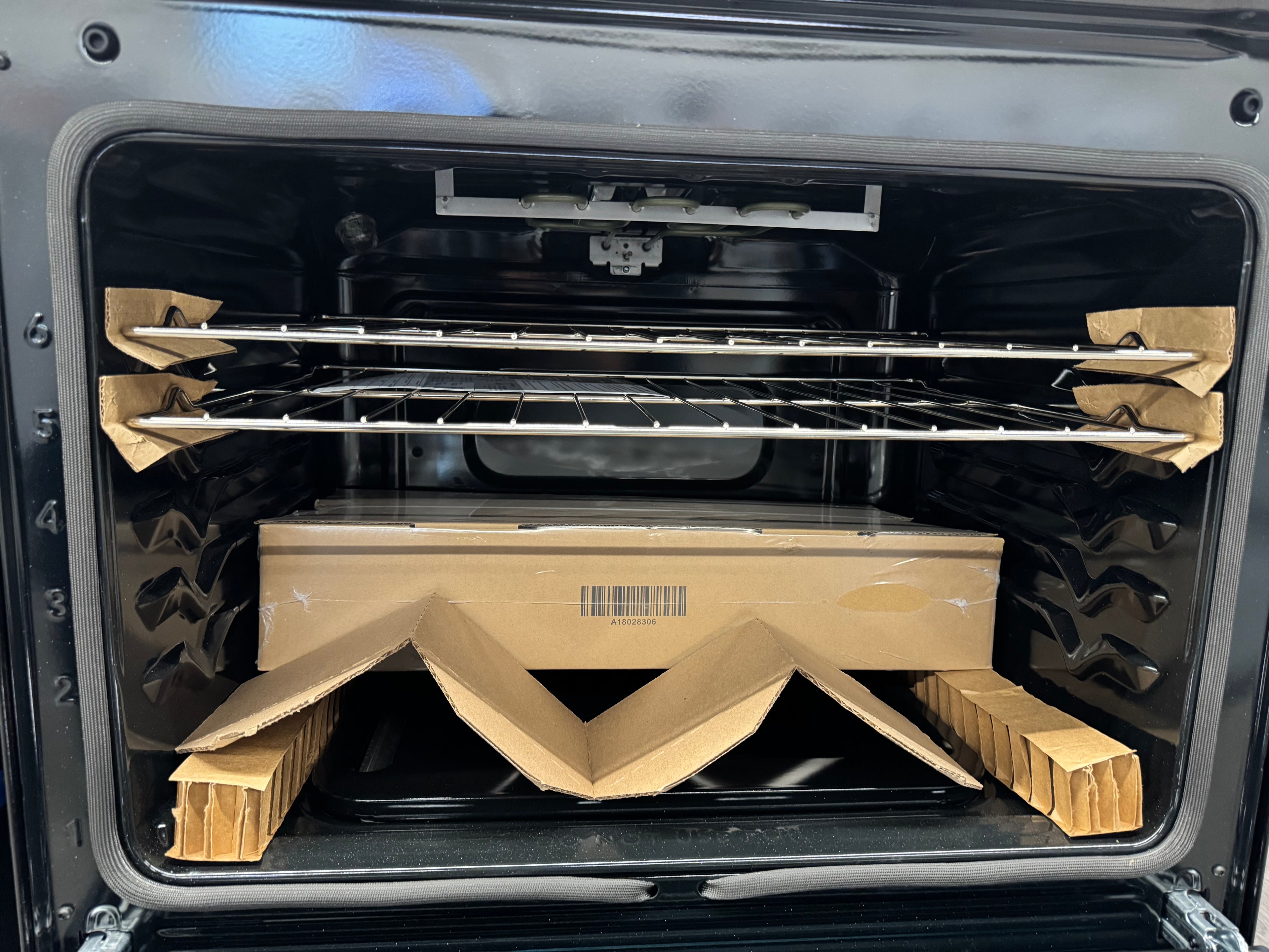 OPEN BOX - Frigidaire 30” Freestanding Gas Range - FCRG3062ASG