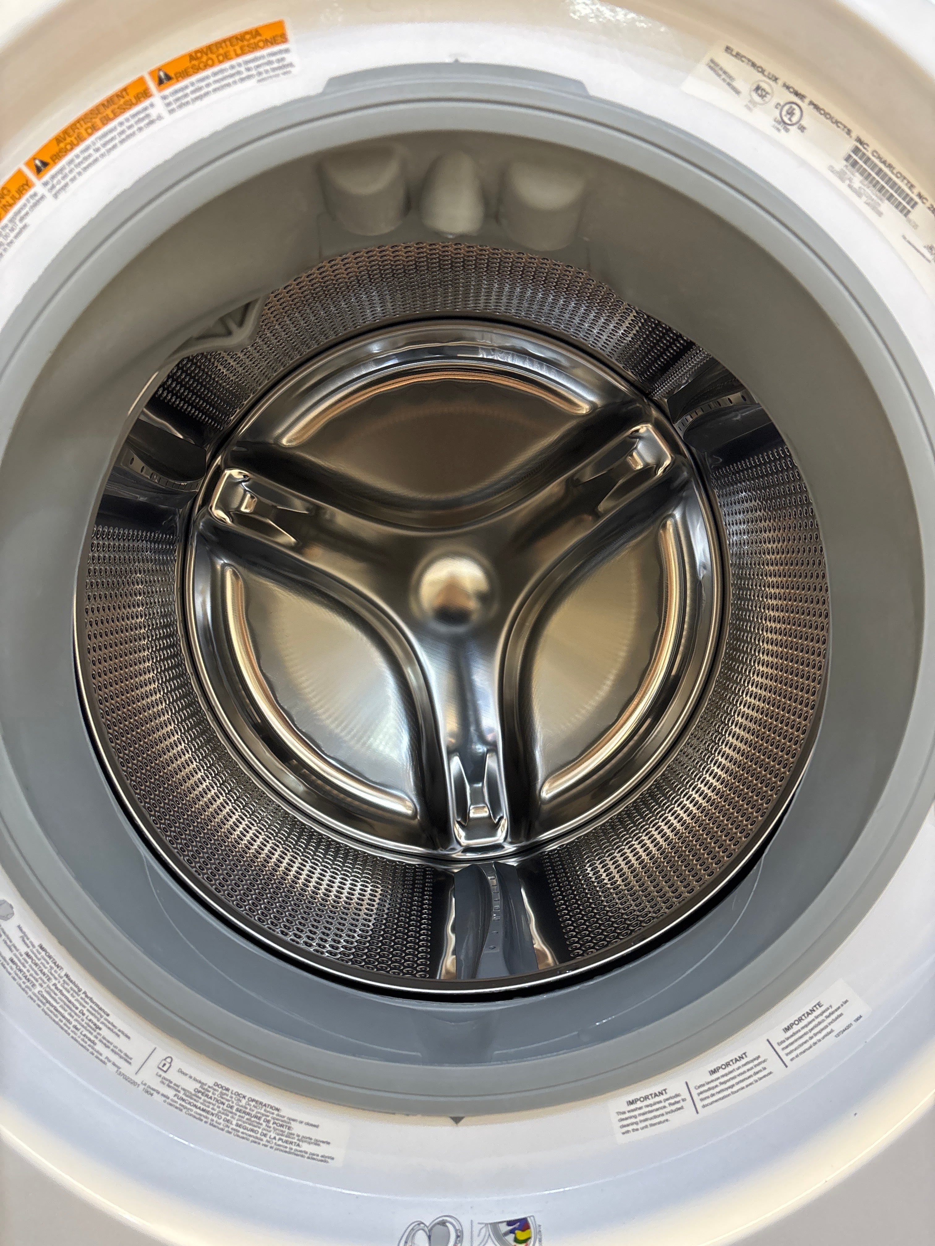 OPEN BOX - ELECTROLUX 27” Front load washer - ELFW7626BW