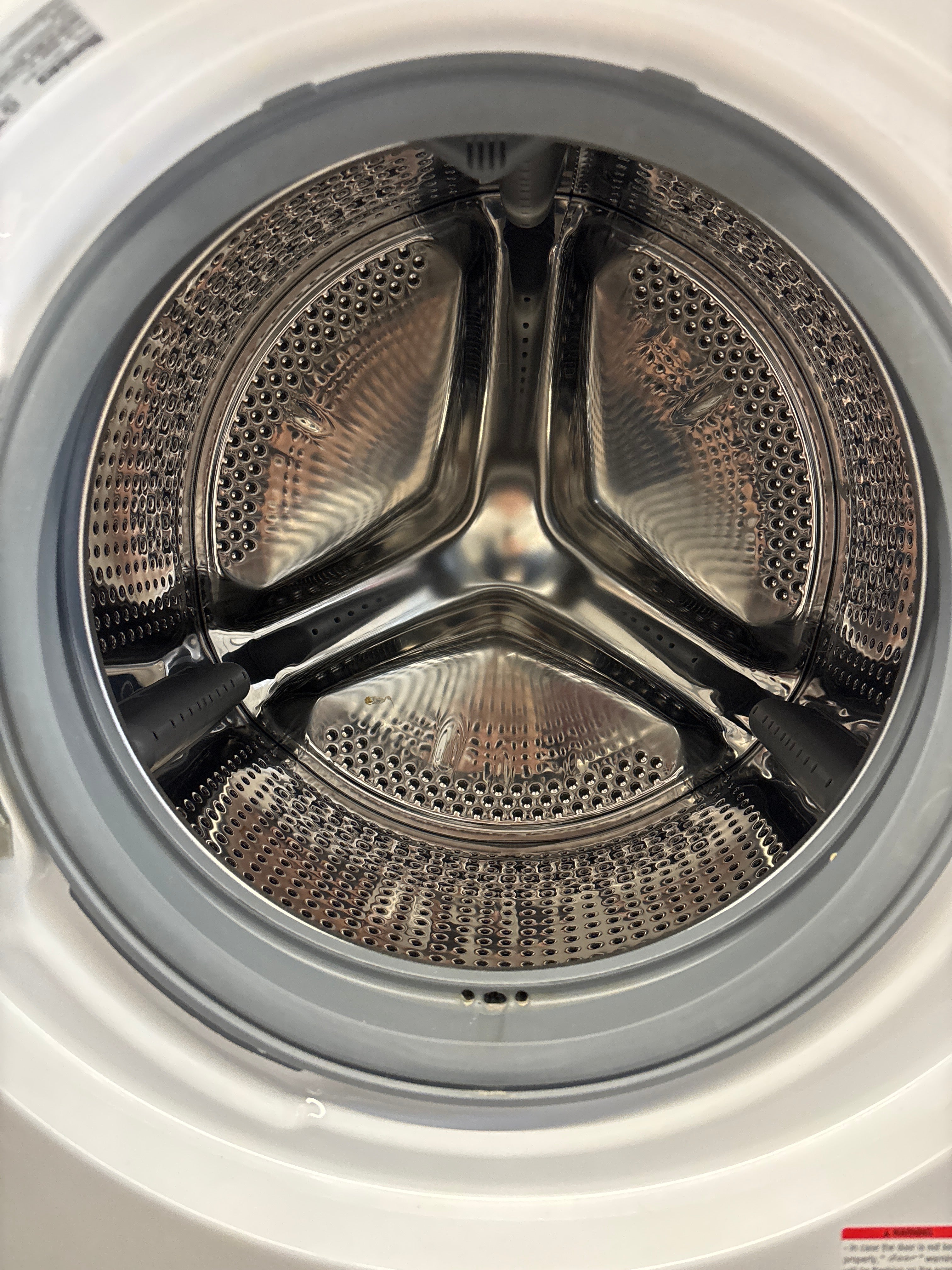 Blomberg 24” Front Load Washer & Dryer Set (EM77110NBL01 & DV17542)