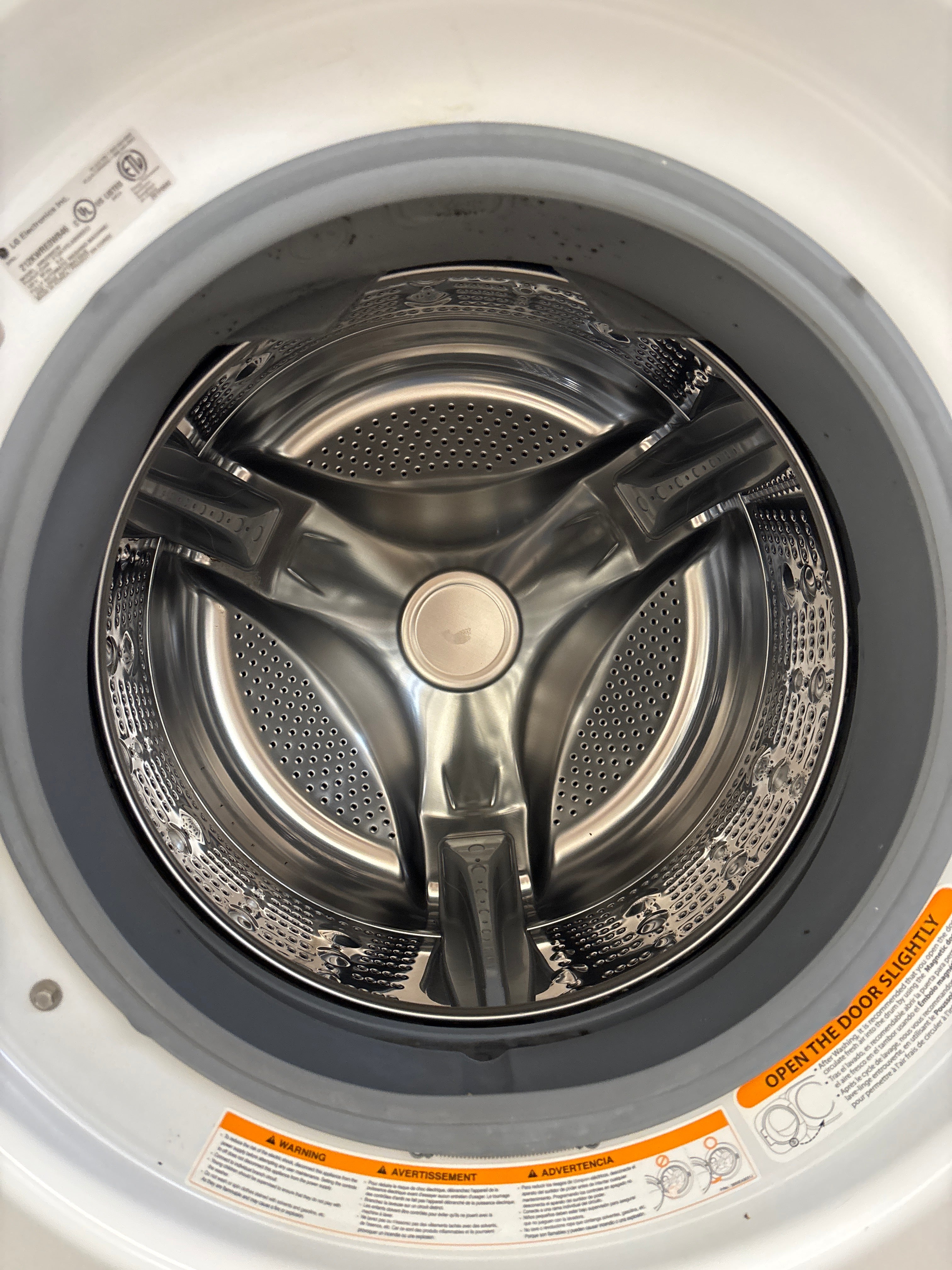 LG 27” Front Load Washer & Dryer Set (WM2250CW & DLE5977WM)