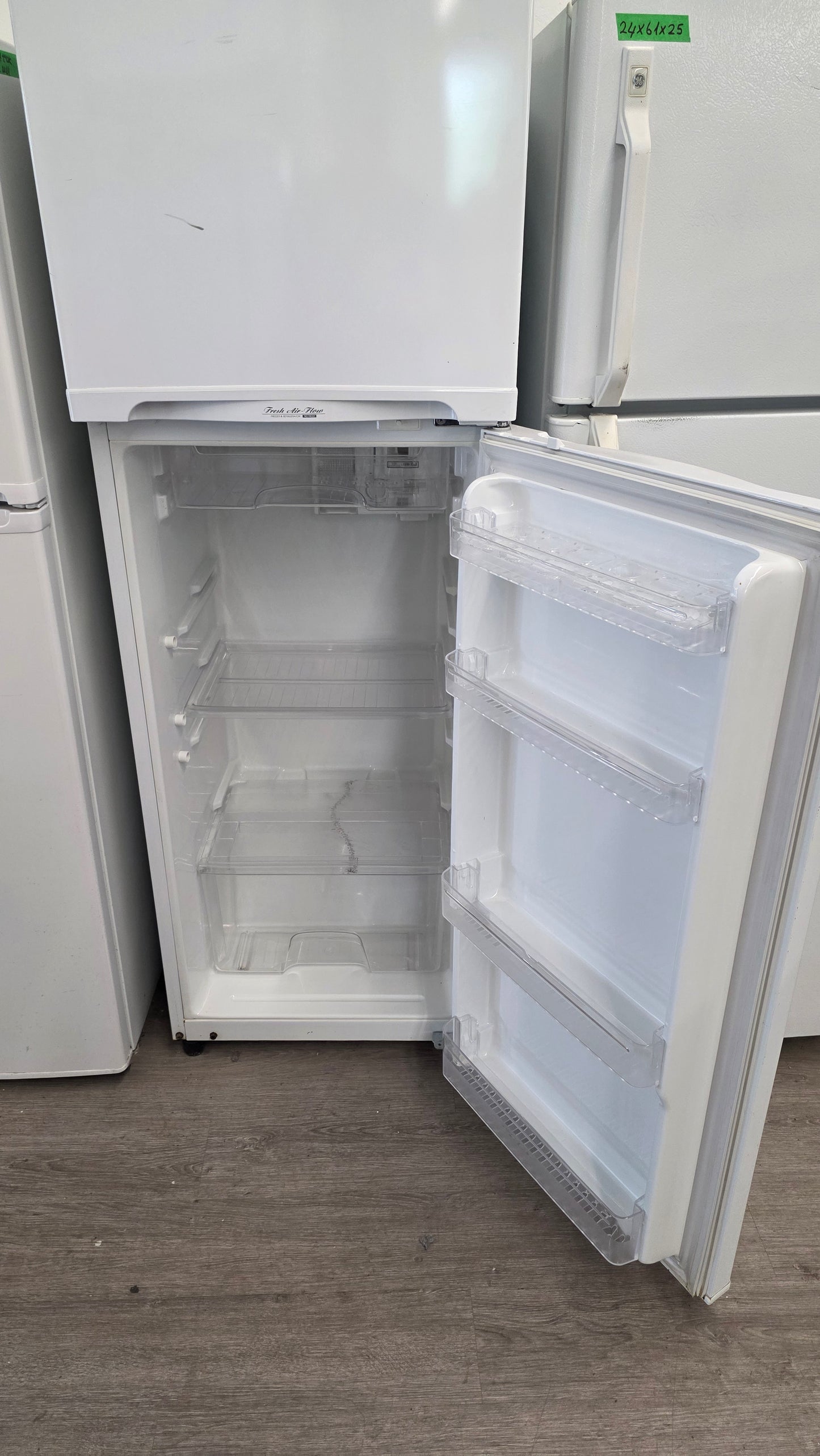 Maytag 24" Top Freezer Fridge etiket yok