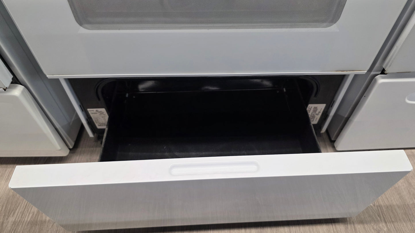 GE 30" White Coil Top Range- JCBP24ODM2WW