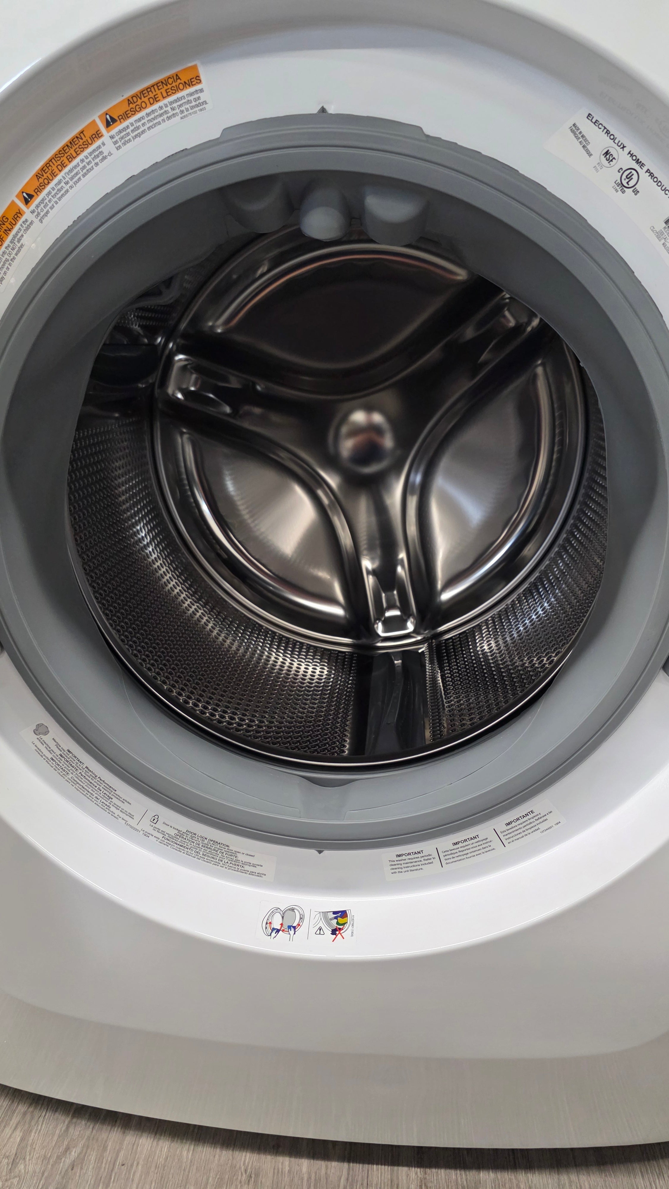 Open Box Electrolux 27" Front Load Washer ELFW7626BWO