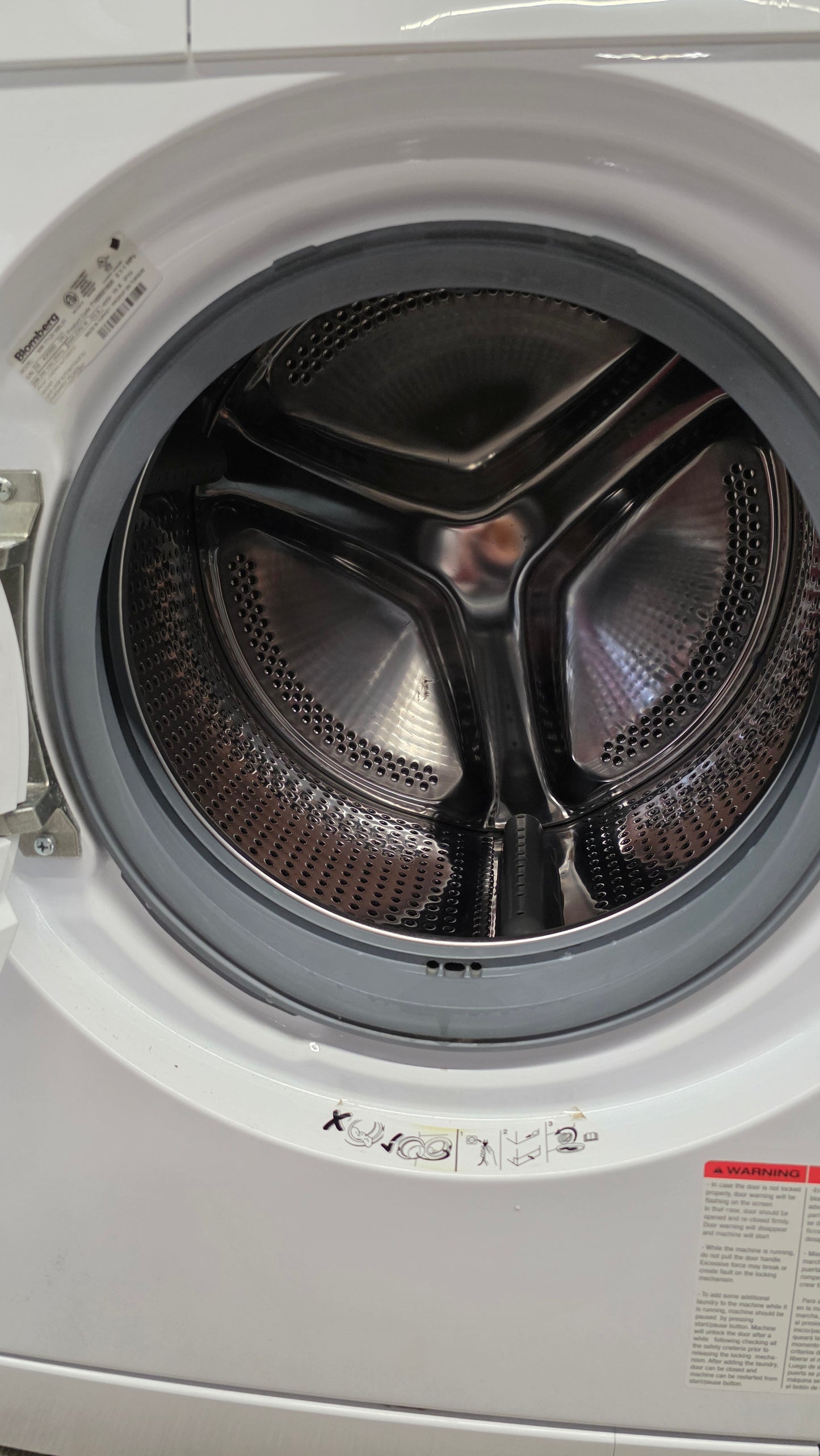 Bloomberg 24" Front Load Washer and Dryer Set- washer WM 77120 NBL01 - dryer DV 17542