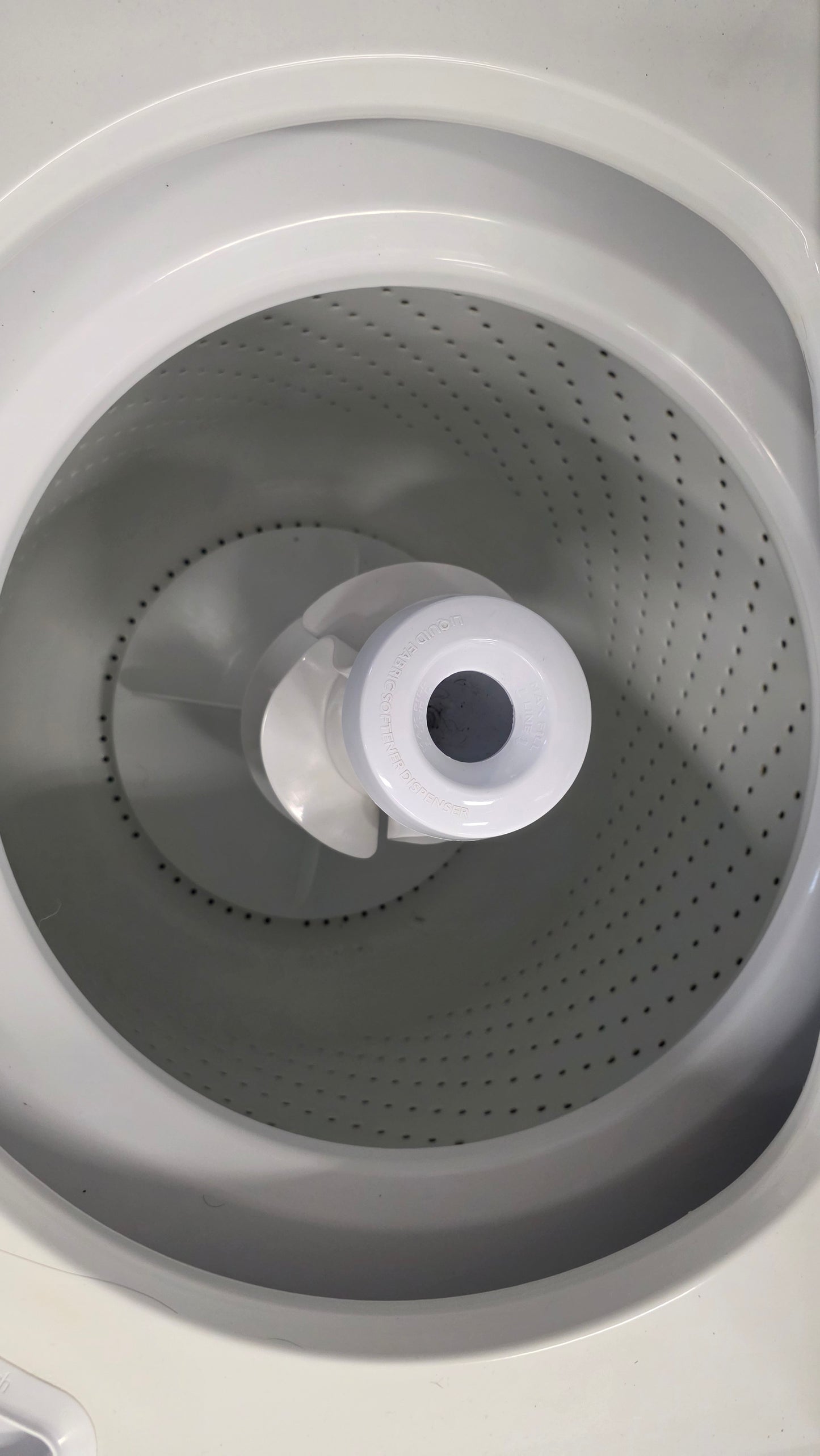 Whirlpool 27" Top Load Washer (Model WTW5200VQ2)