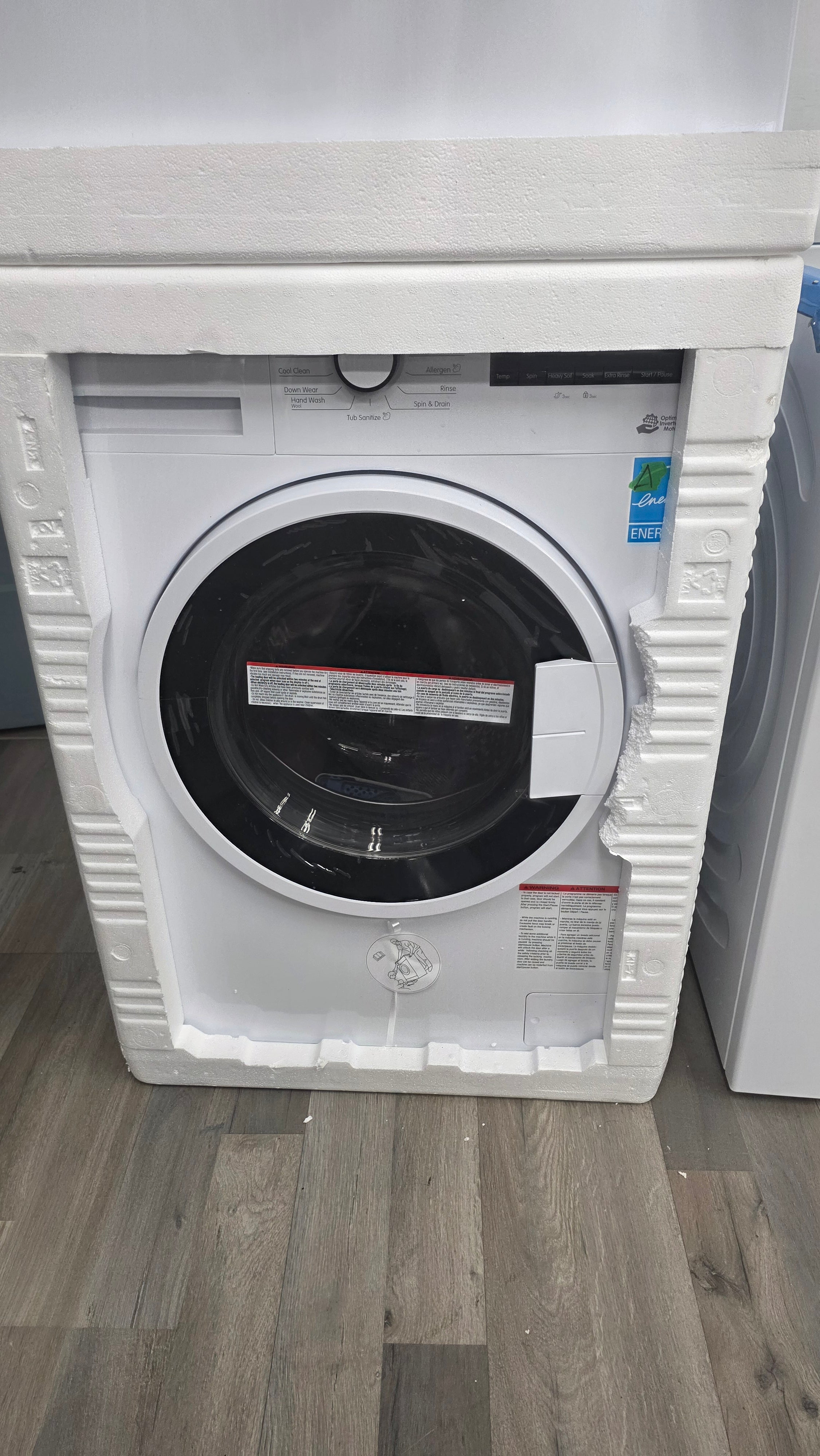 New Blomberg 24” Front Load Washer & Dryer Set - DV17600W2 & WM72200W - 1 YEAR WARRANTY