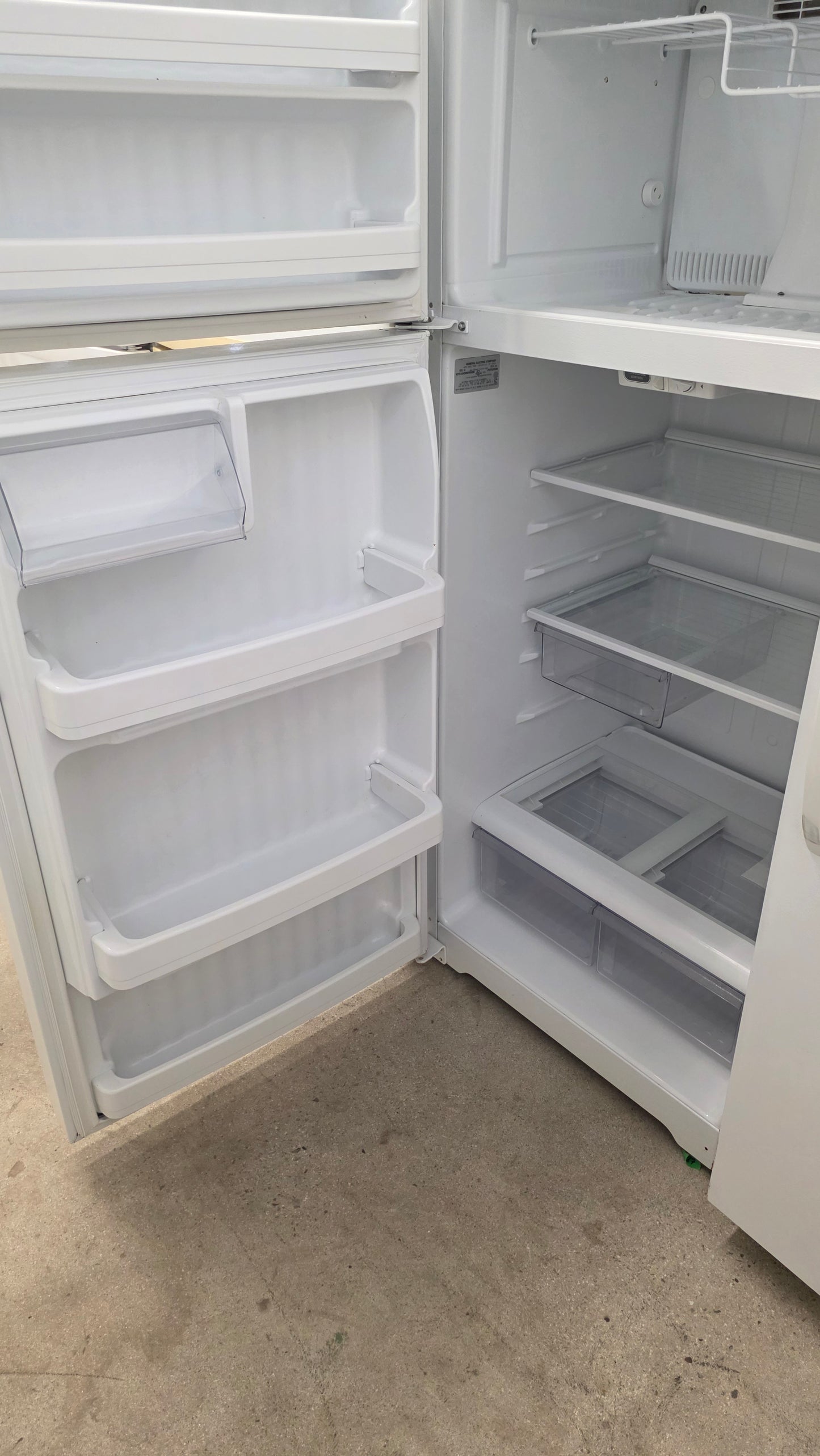 GE 28" Top Freezer Fridge- GTS18GBSFRWW