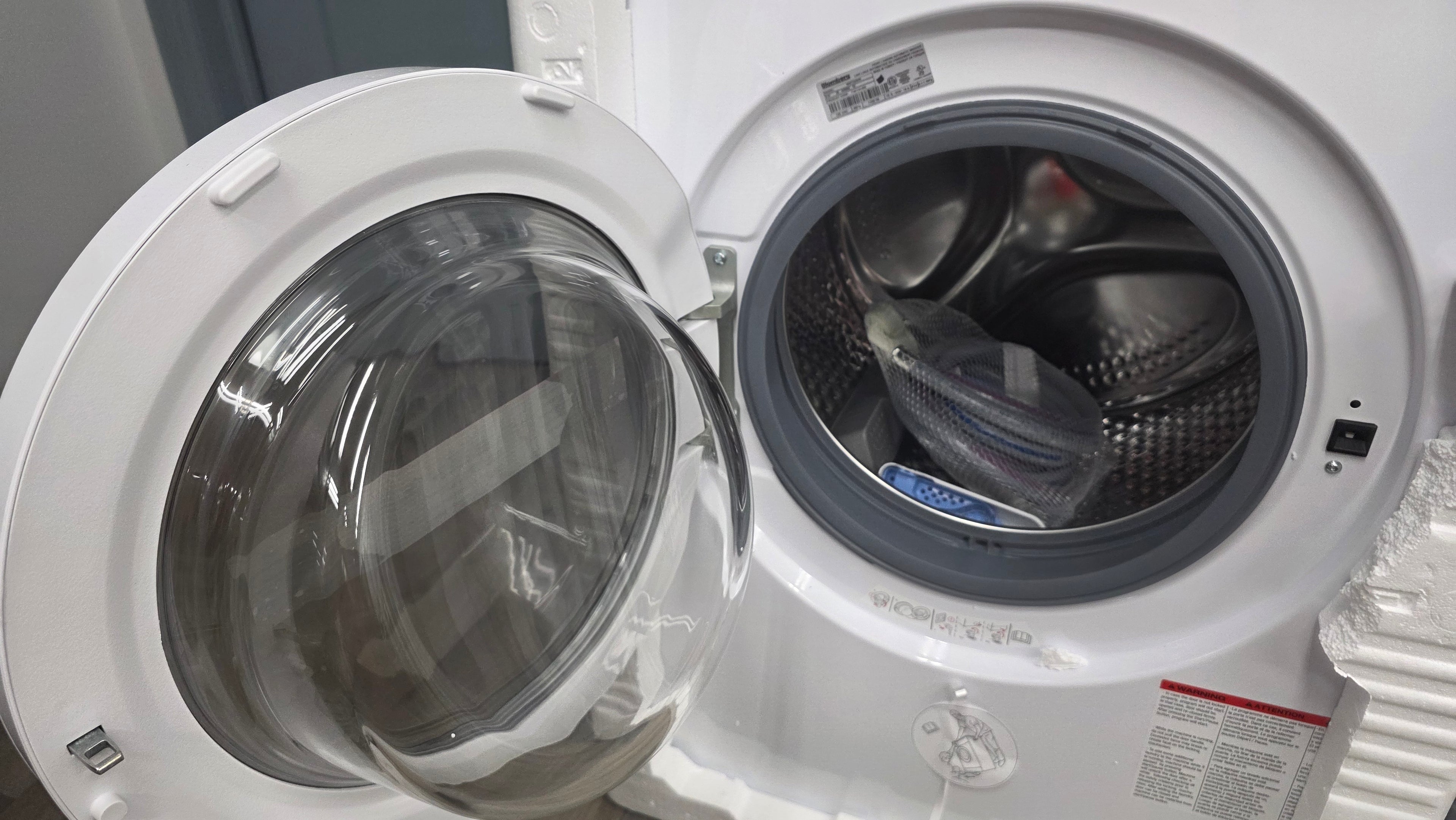 New Blomberg 24” Front Load Washer & Dryer Set - DV17600W2 & WM72200W - 1 YEAR WARRANTY