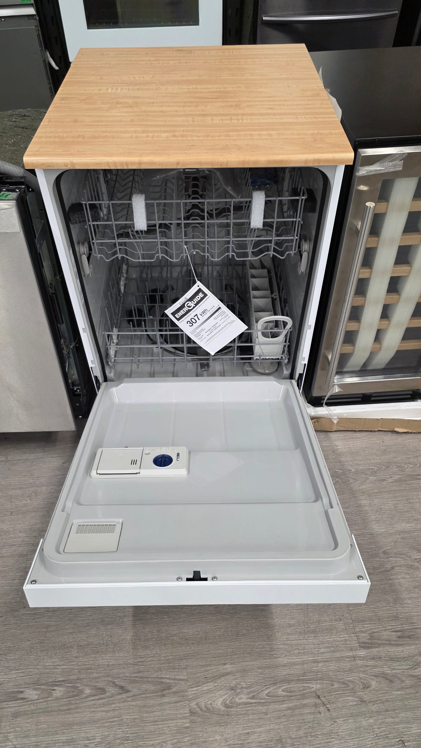 Open Box Whirlpool 24" White Dishwasher-WDP370PAHW