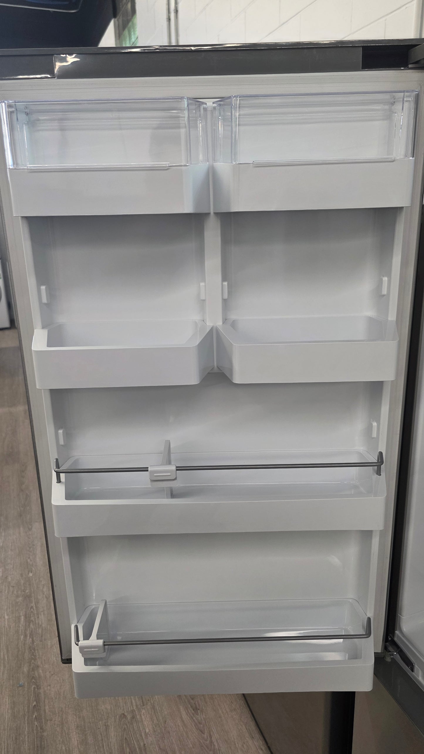 Open Box Fisher Paykel 25" Bottom Freezer Fridge RF135B