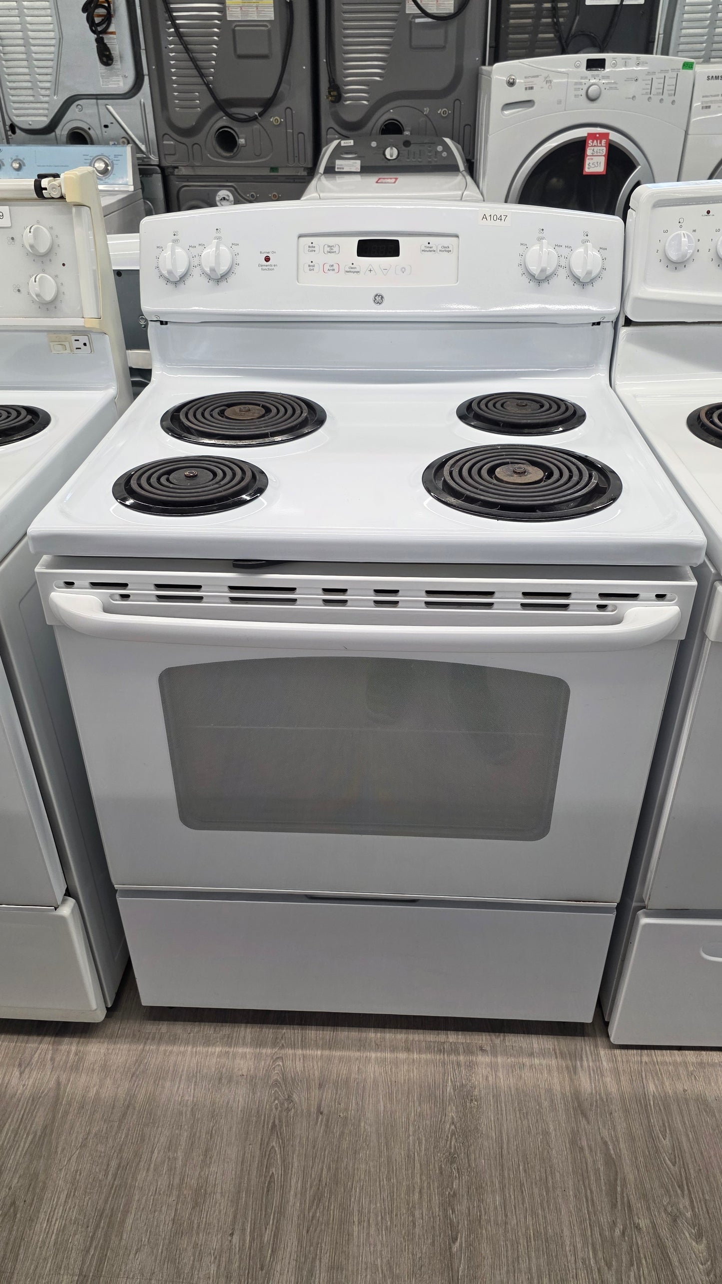 GE 30" White Coil Top Range- JCBP24ODM2WW