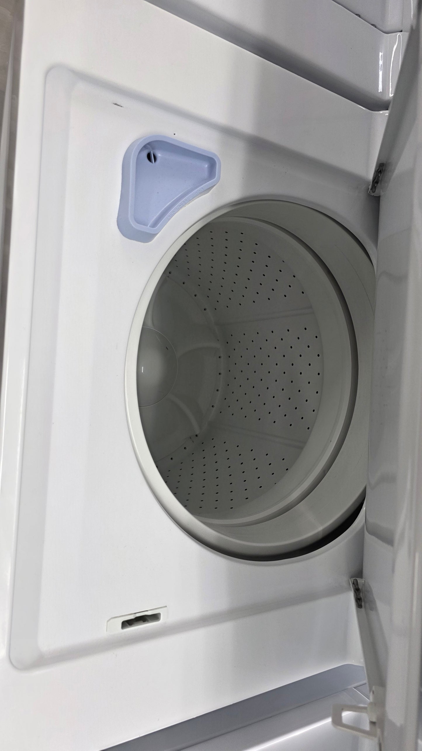 Frigidaire 27" Laundry Unit- CFLE1011MW2