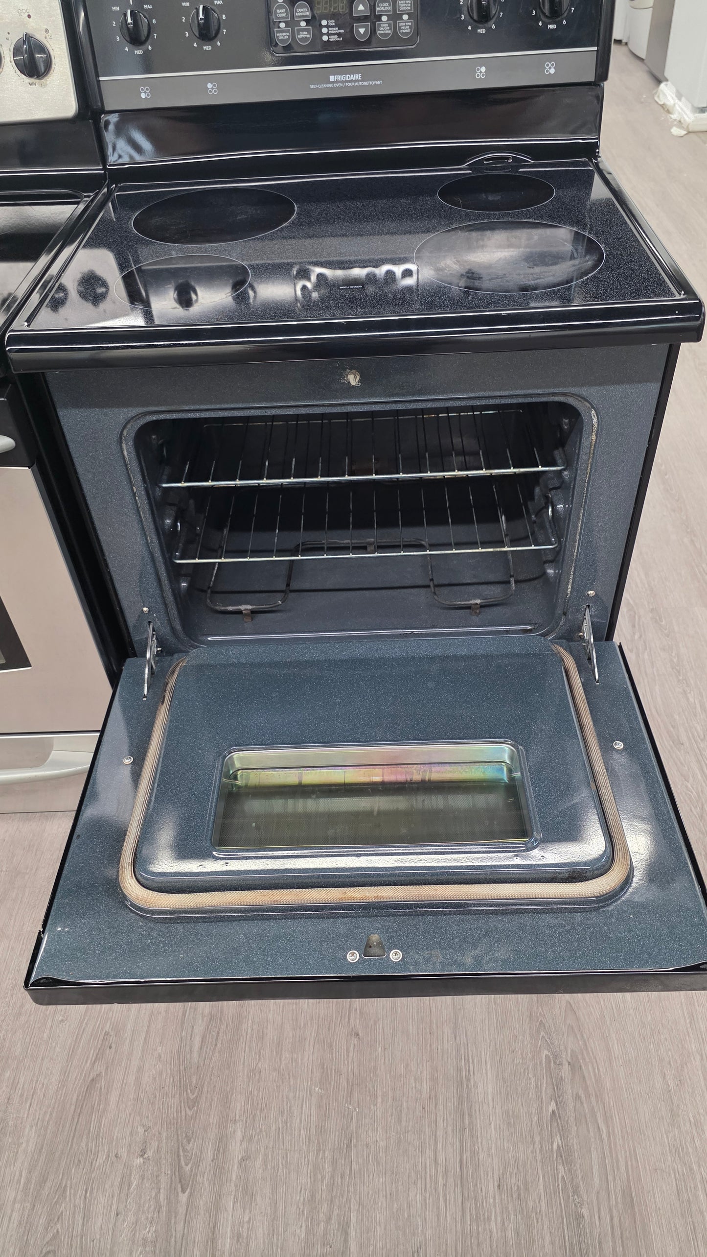 Frigidaire 30" Glass Top Range -CFEF372AB5