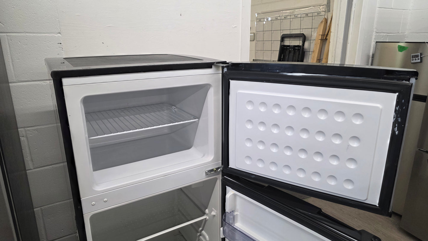 Igloo 21" Stainless Steel Top Freezer Fridge FR725-B