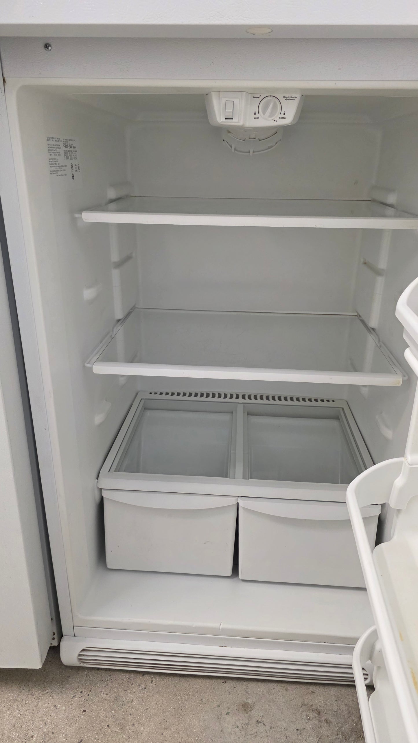 White-Westinghouse 30" Top Freezer Fridge- WRT8G3EWM