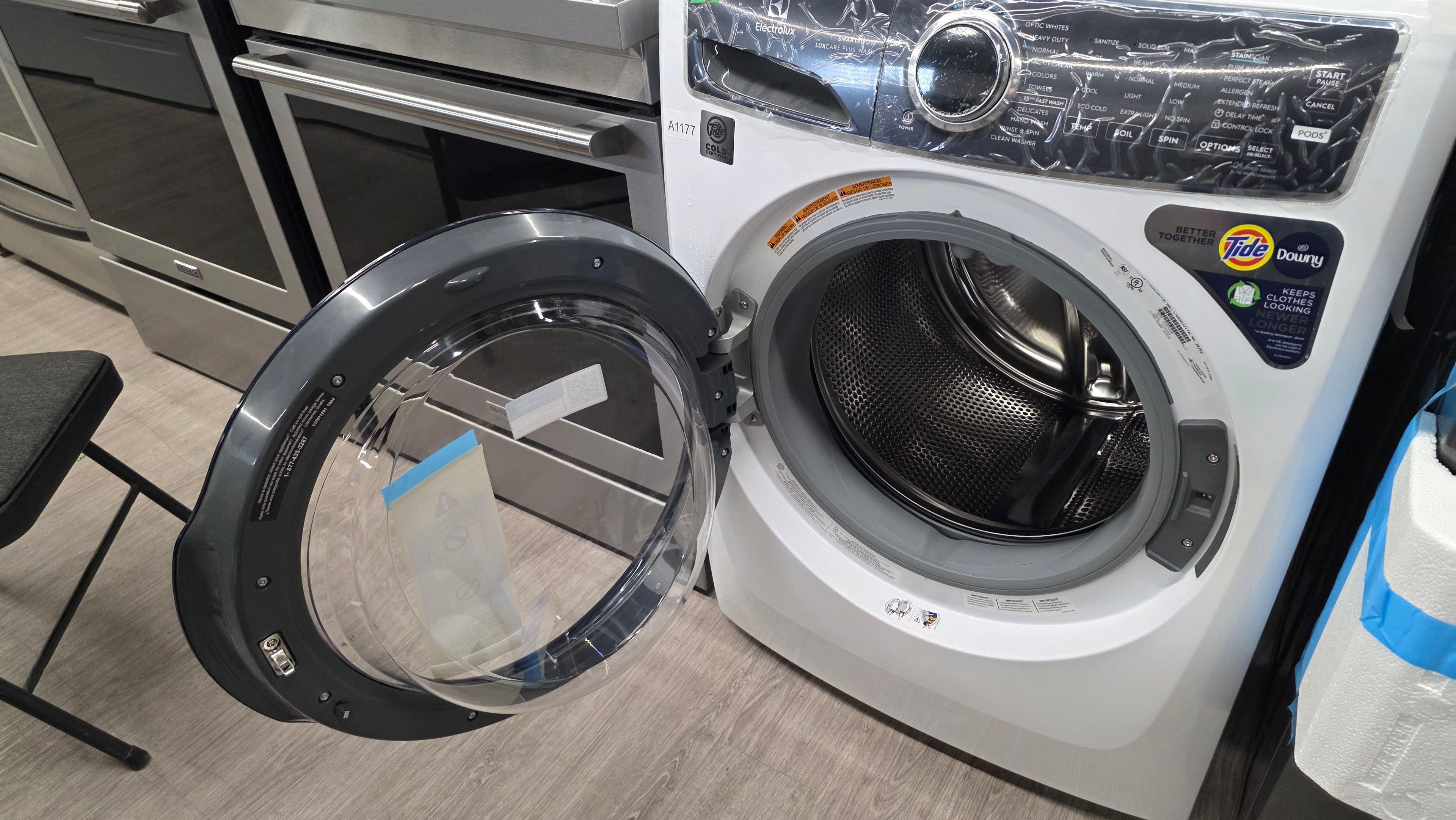 Open Box Electrolux 27" Front Load Washer ELFW7626BWO