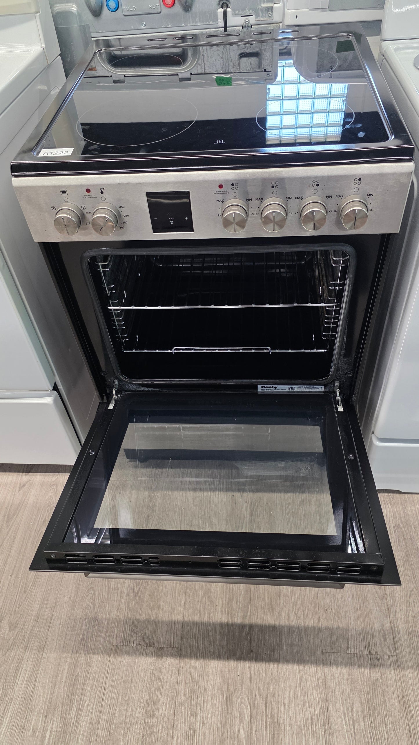 Danby 24" Glass Top Range DRCA240BSS2