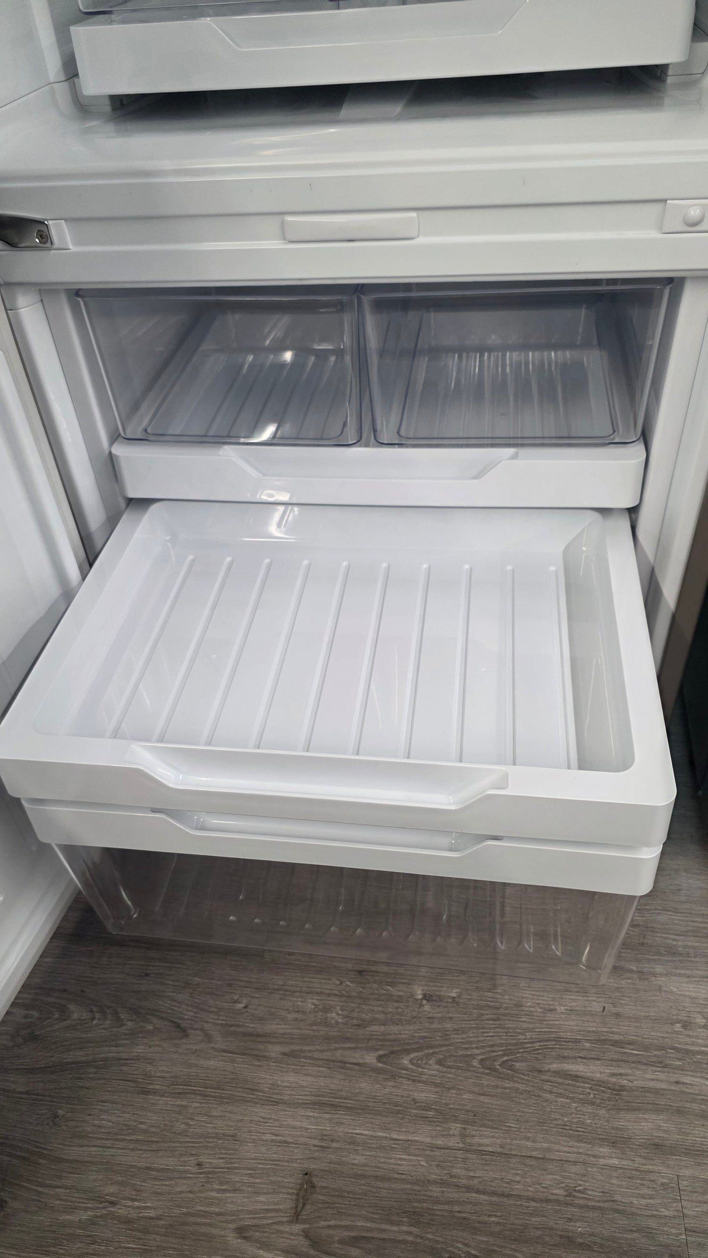 Open Box Fisher Paykel 25" Bottom Freezer Fridge RF135B