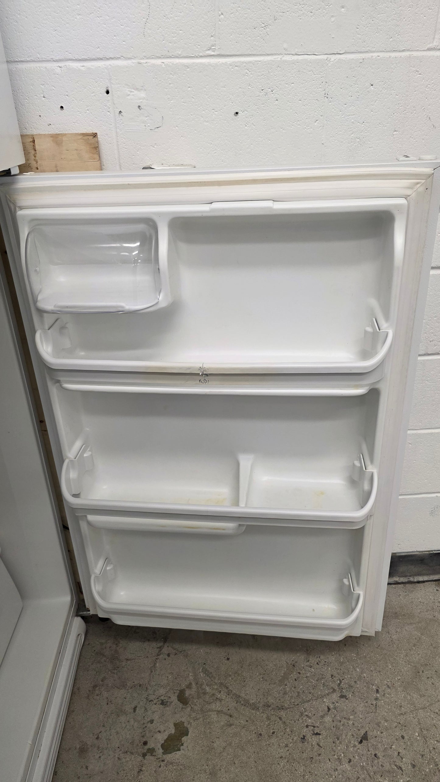 White-Westinghouse 30" Top Freezer Fridge- WRT8G3EWM