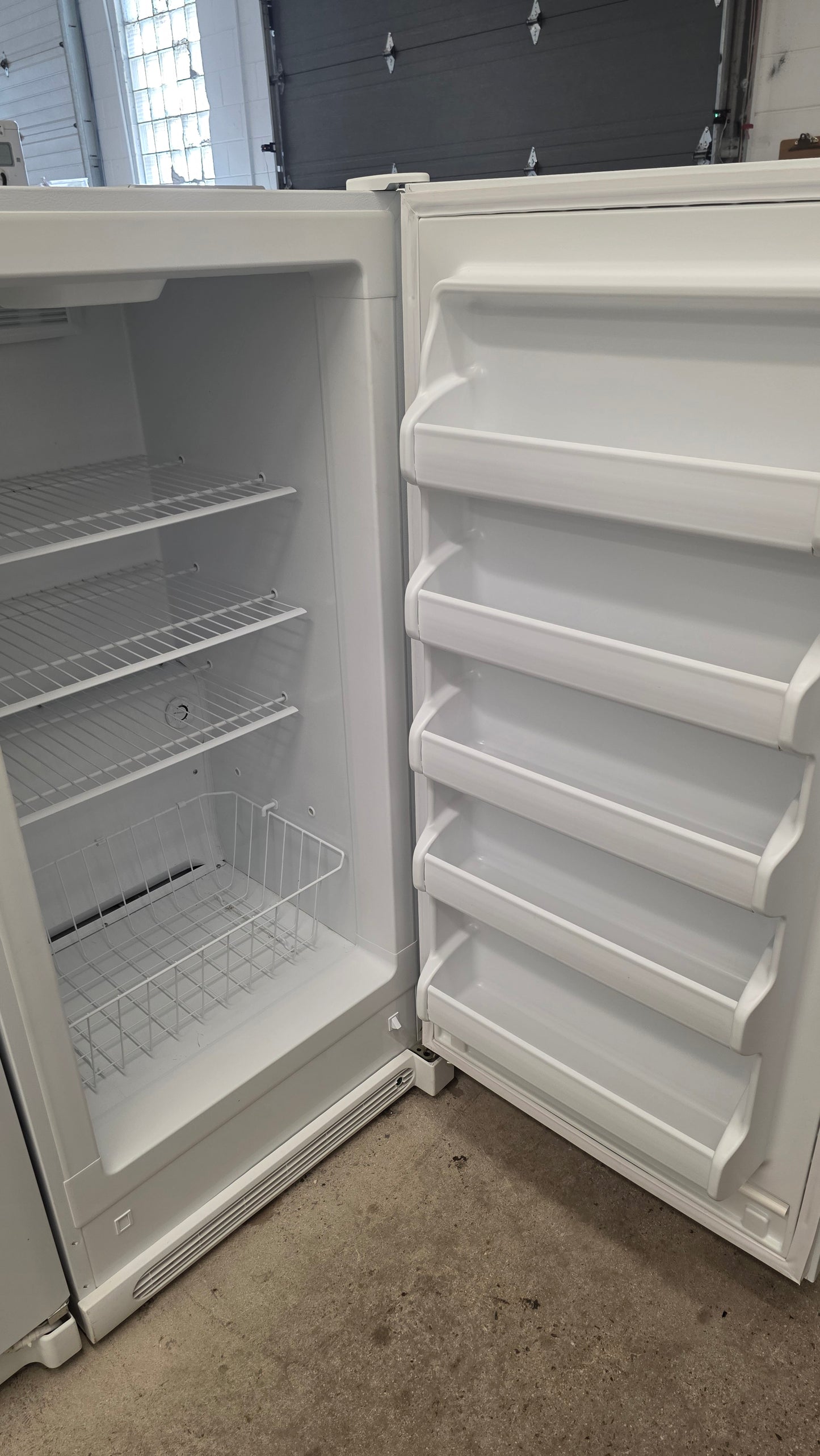 Kenmore 30" Upright Freezer 253.2242410