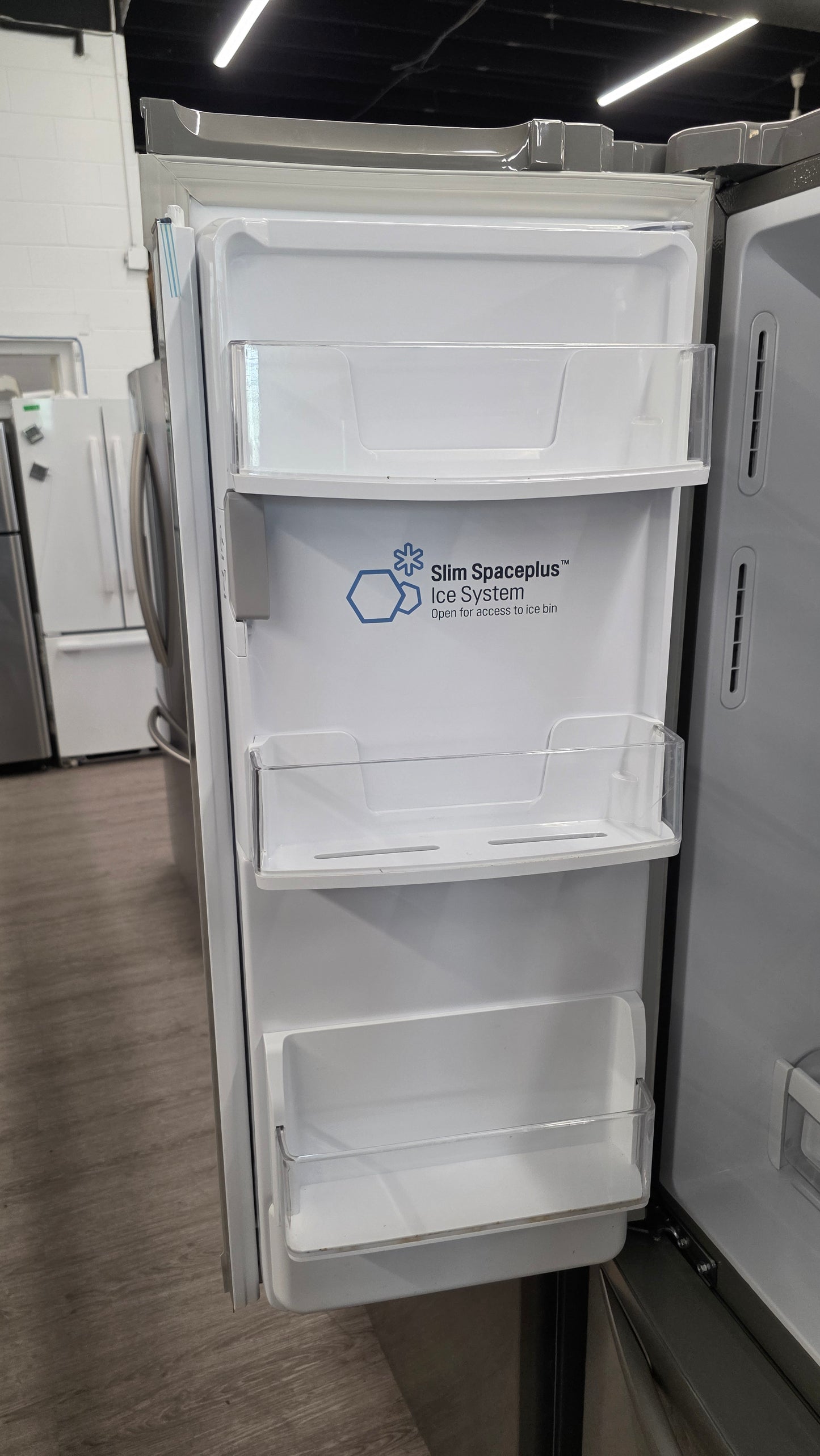 LG 36" French Door Fridge -LFX2896 (ice maker and water dispenser not working)