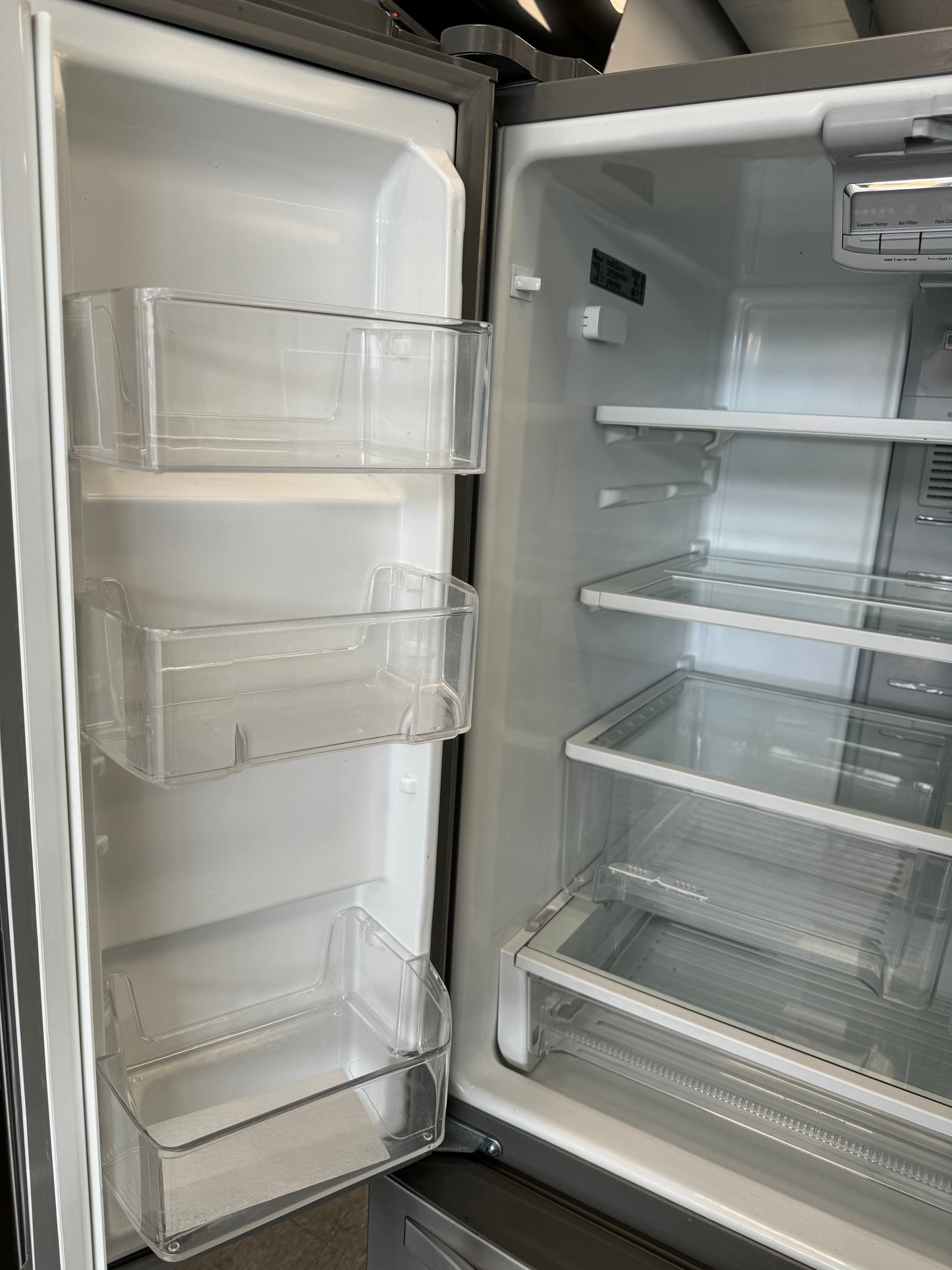 WHIRLPOOL 30" FRENCH DOOR FRIDGE - WRF560SFYM04