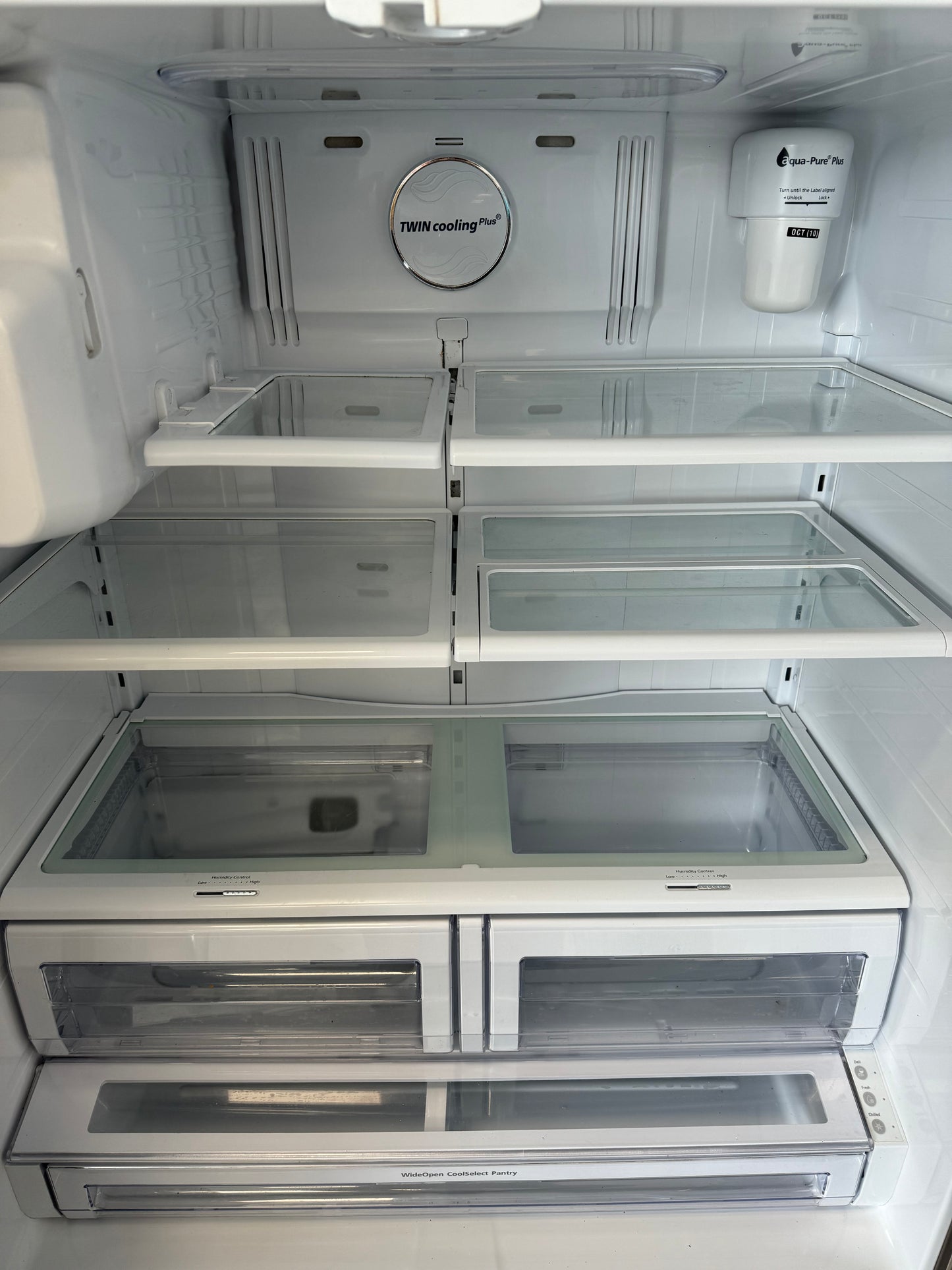 SAMSUNG 36” FRENCH DOOR FRIDGE WITH ICE MAKER AND WATER DISPENSER