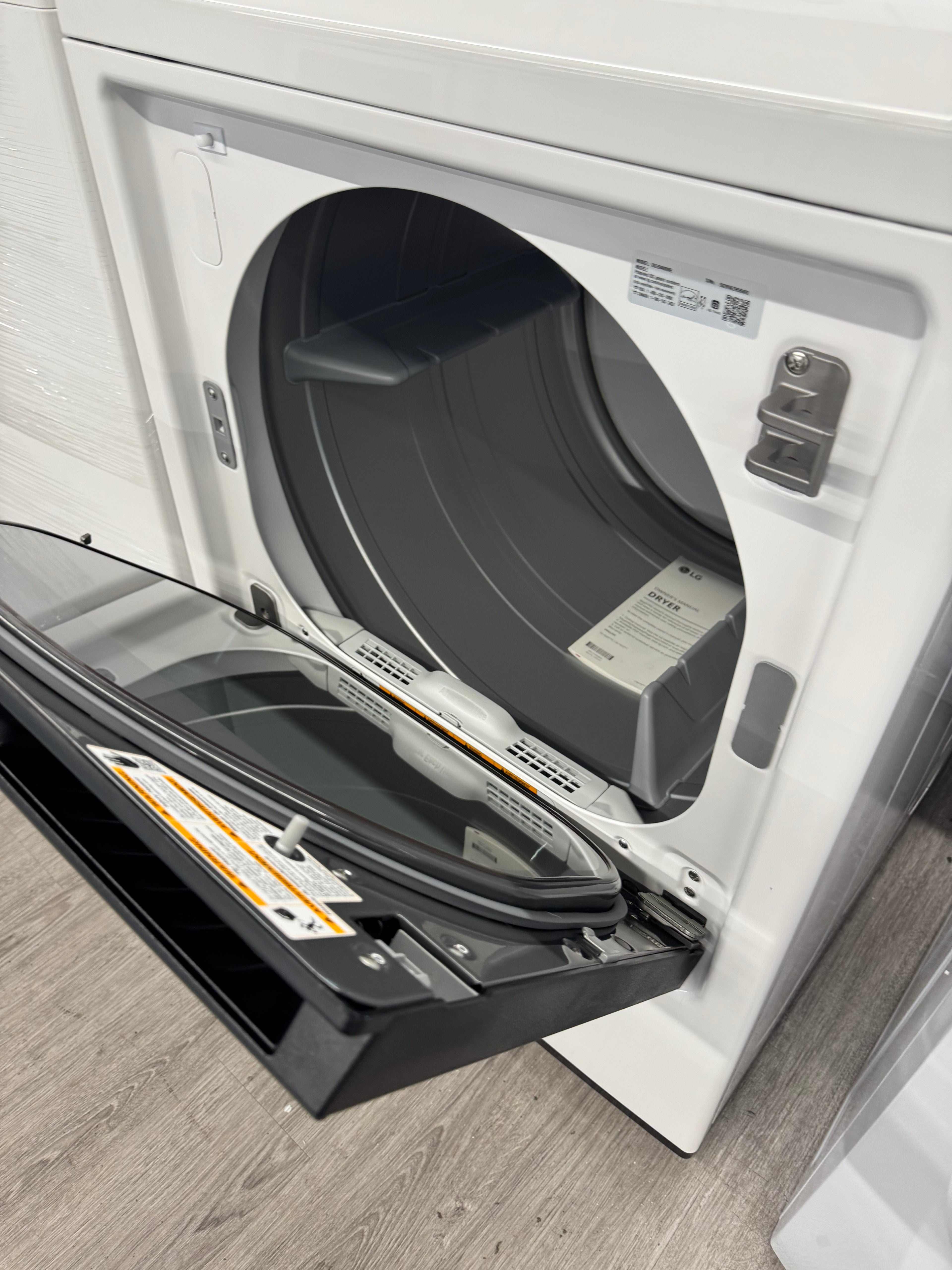 OPEN BOX - LG 27” Front Load Electric Dryer - DLE8400WE - 1 YEAR MANUFACTURER WARRANTY