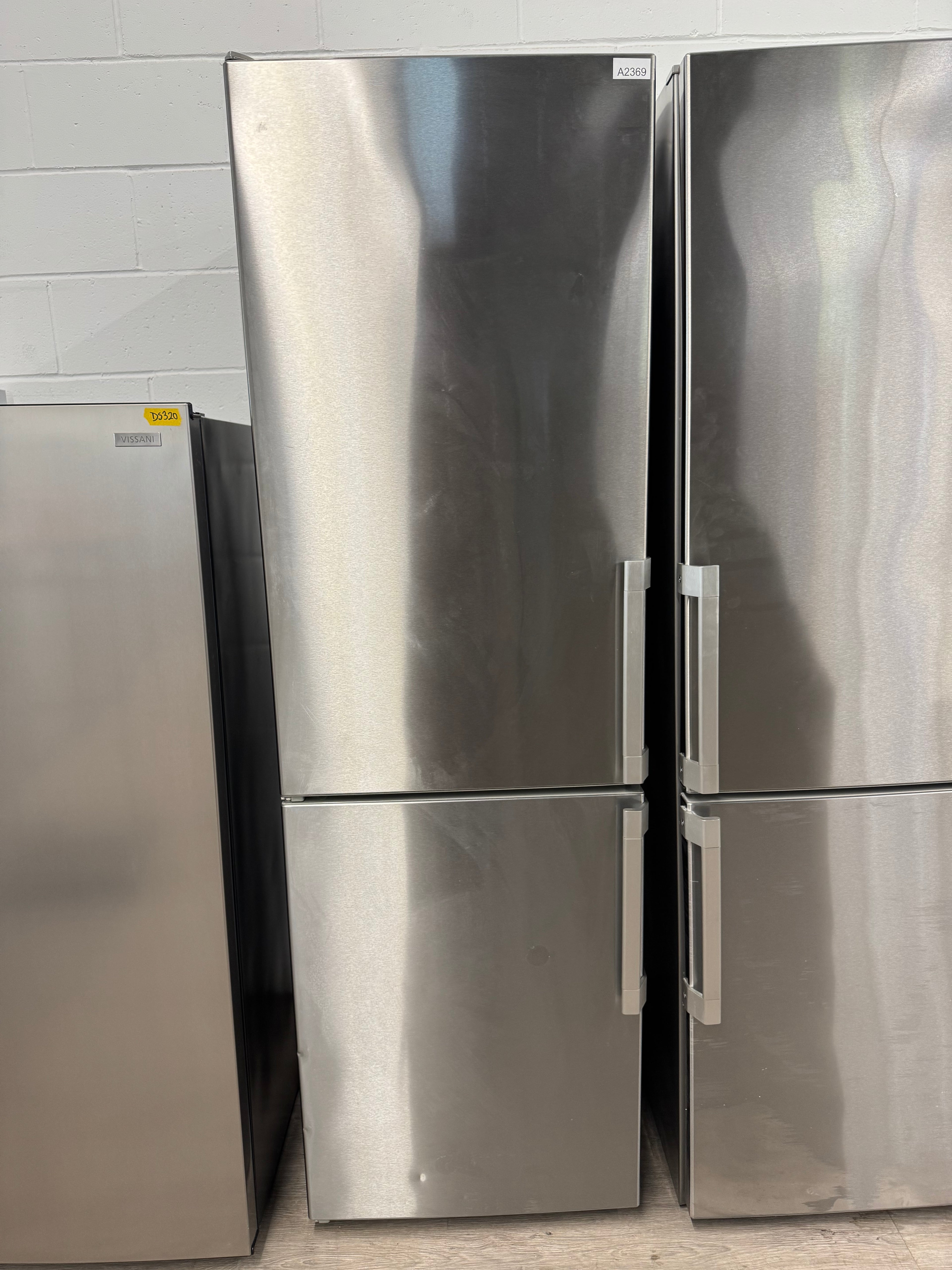 NEW - Whirlpool 24” Counter-Depth Bottom Freezer Refrigerator - URB551WNGZ