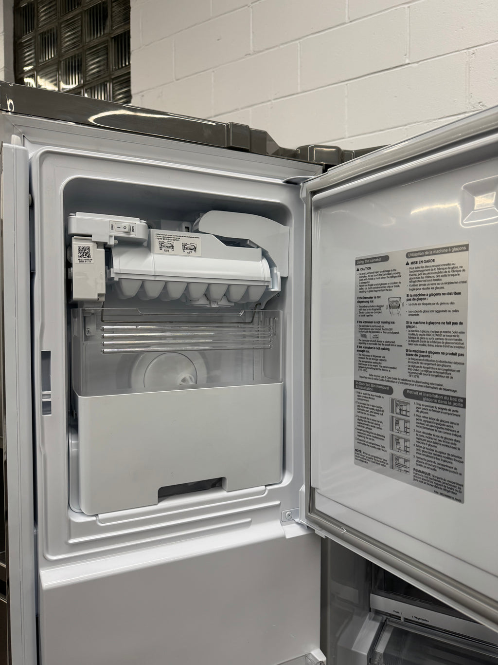 NEW - LG 36” French Door Refrigerator With Water Dispenser- LRFS28XBS (1 YEAR MANUFACTURER WARRANTY)