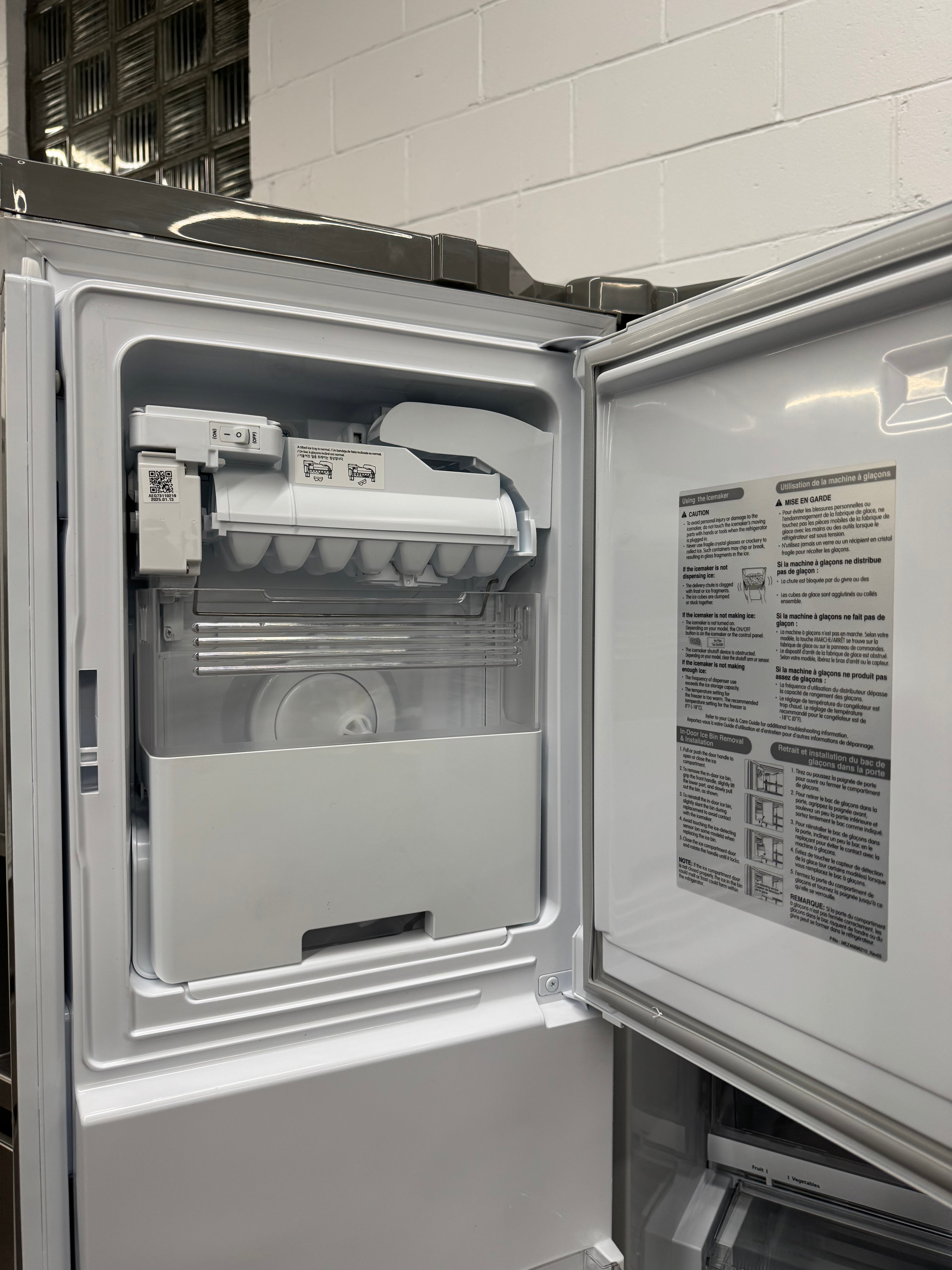 NEW - LG 36” French Door Refrigerator With Water Dispenser- LRFS28XBS (1 YEAR MANUFACTURER WARRANTY)