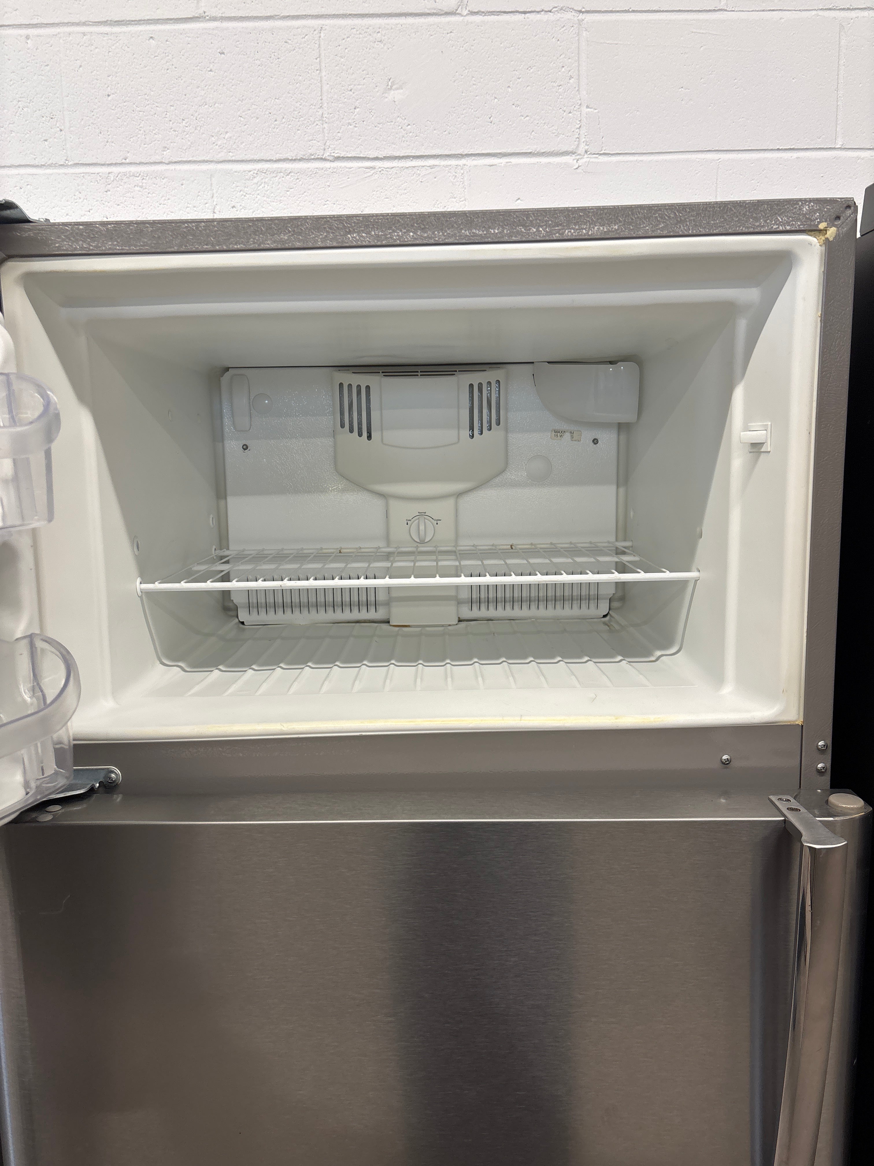 FRIGIDAIRE 30” Top freezer refrigerator - FGHT1832PF4