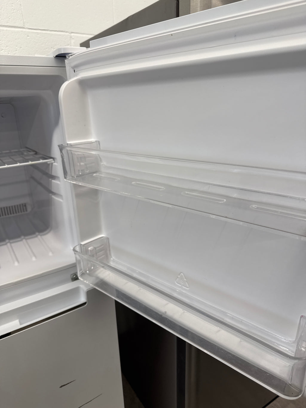 CROSLEY 24” Top freezer fridge- CRHS12RW