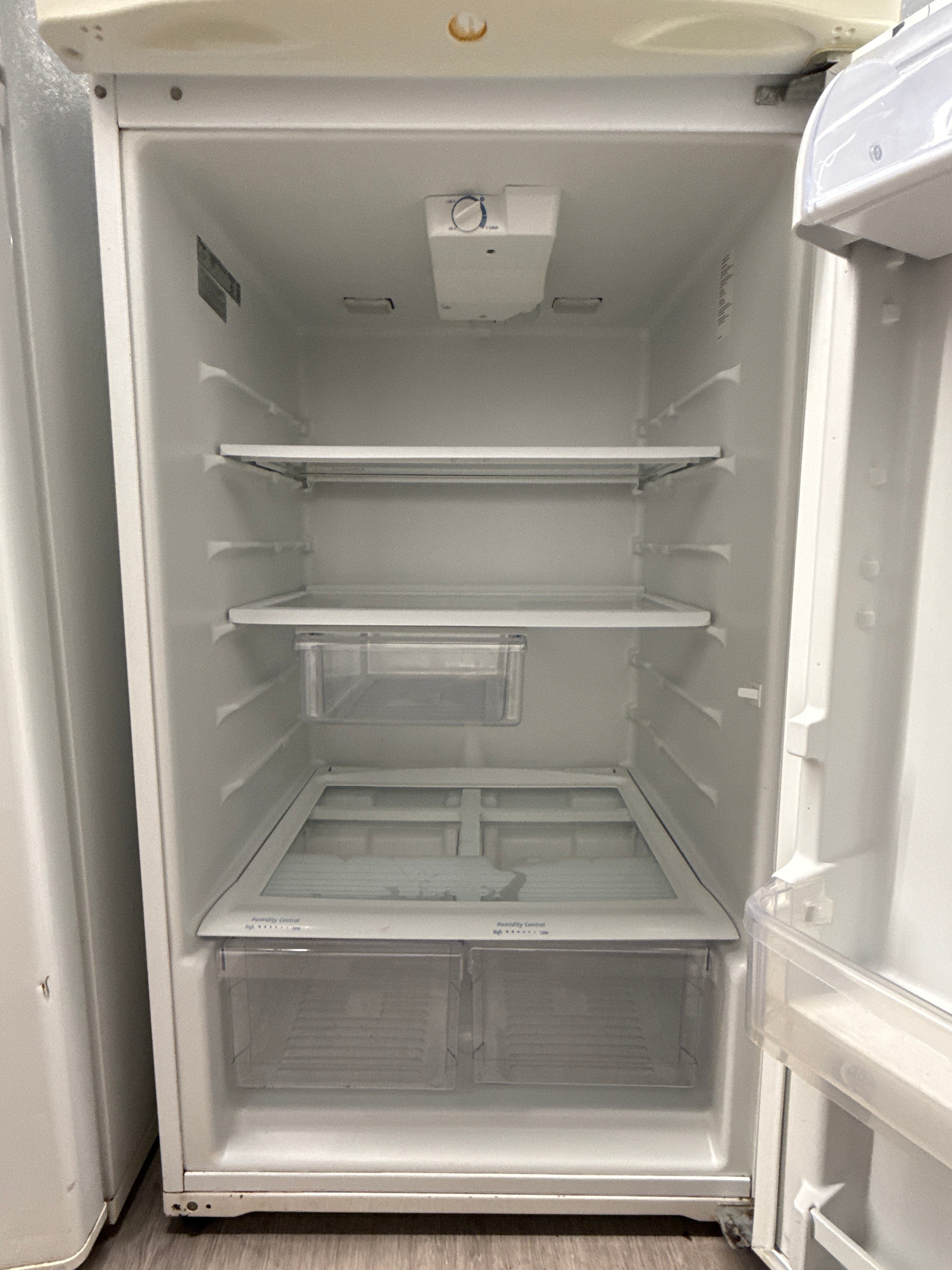 Whirlpool 28” Top Freezer Refrigerator - W8RXDGFXQ00