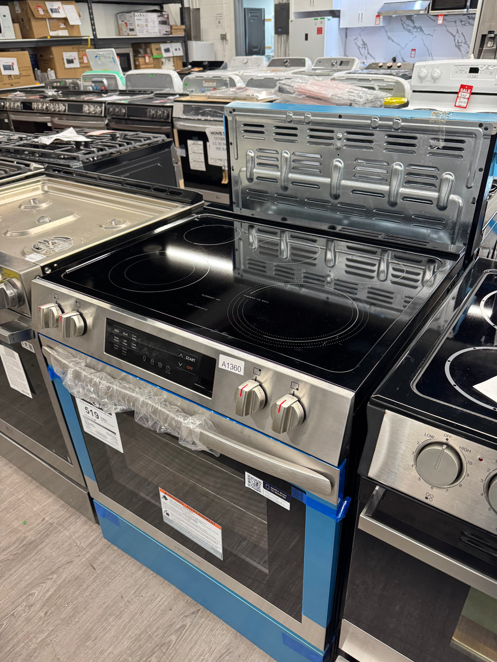 OPEN BOX - Frigidaire 30” Slide-In Glass Top Electric Range - FCFE308CASF