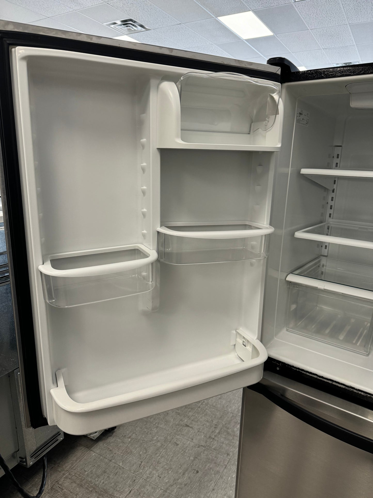 KITCHENAID 30” BOTTOM FREEZER FRIDGE - 596.69973011